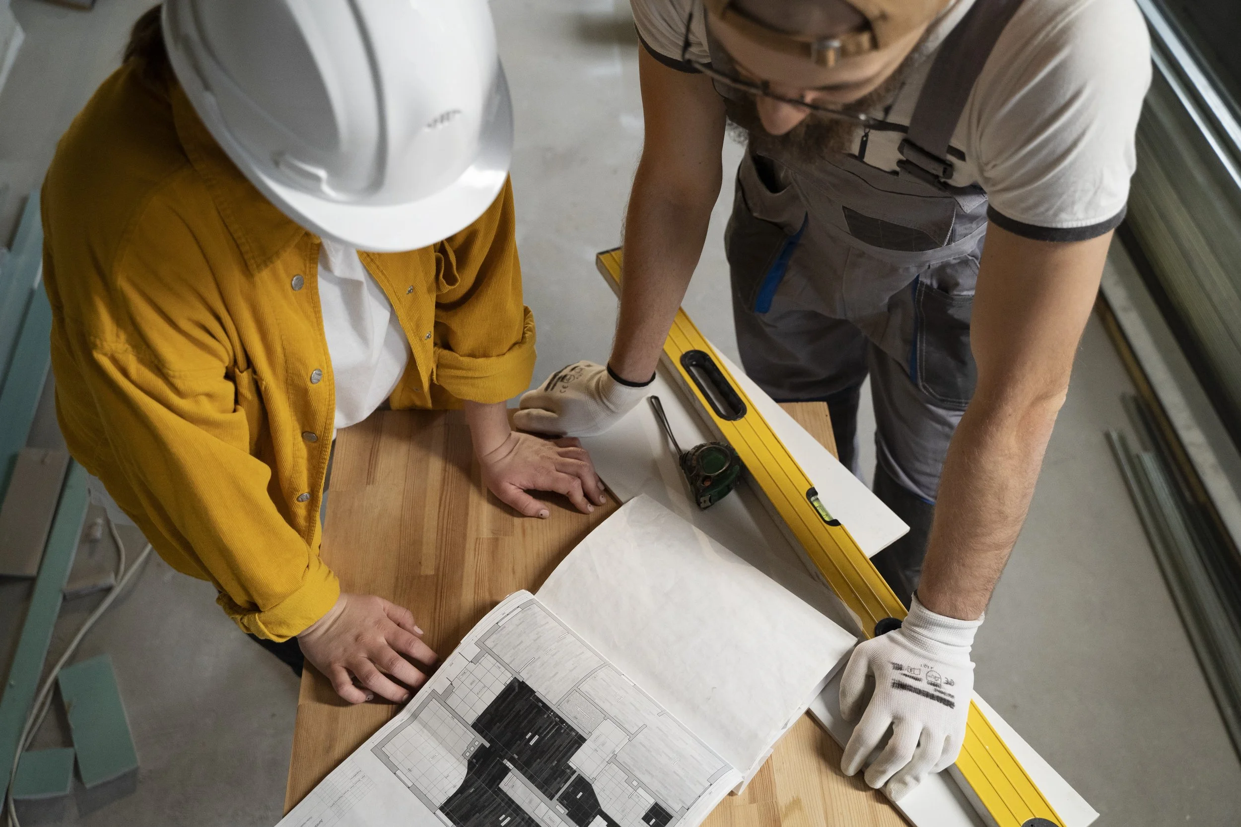 tiler-working-renovation-apartment.jpeg