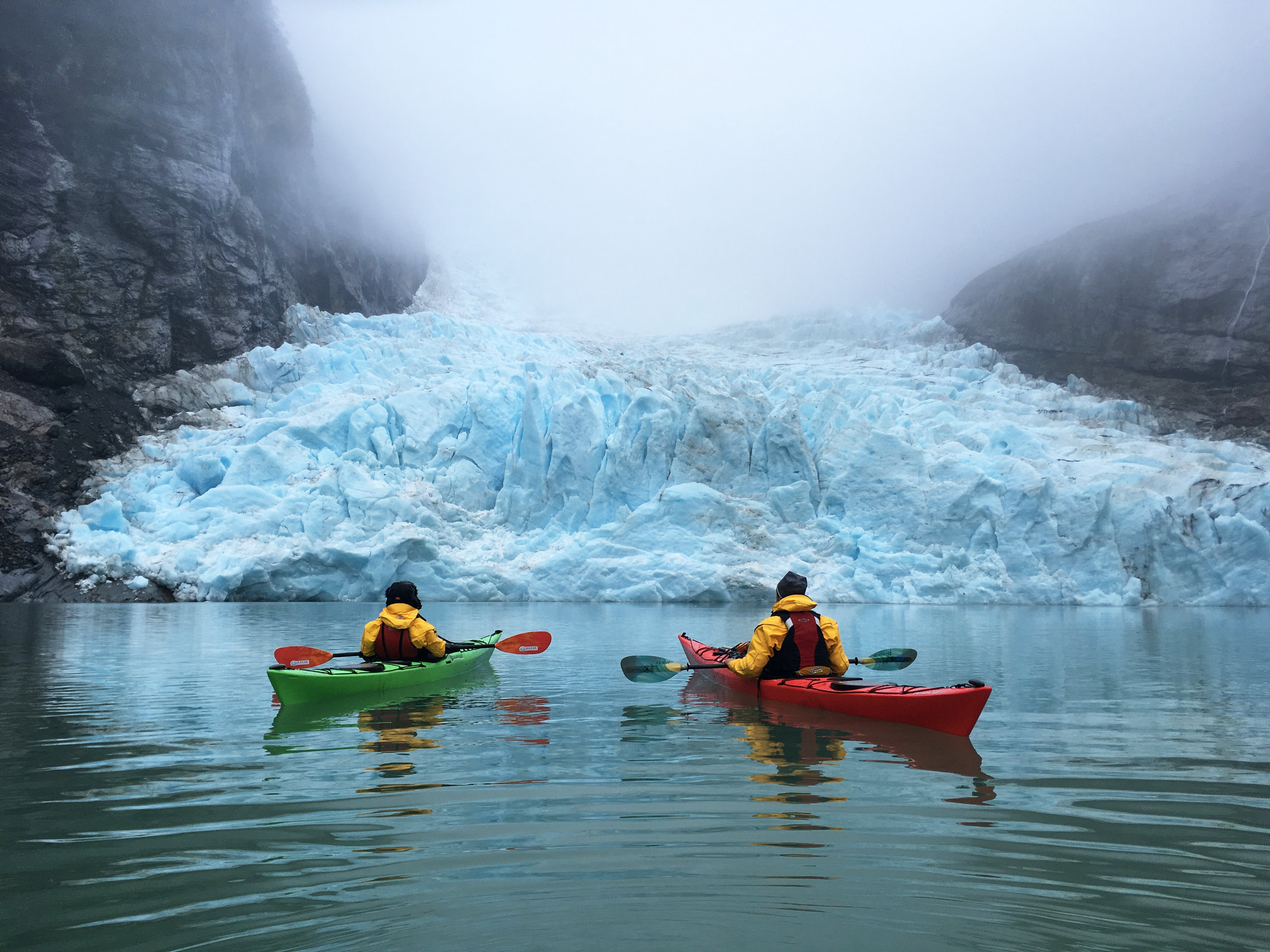 kayak en patagonia serrano glacier.jpg