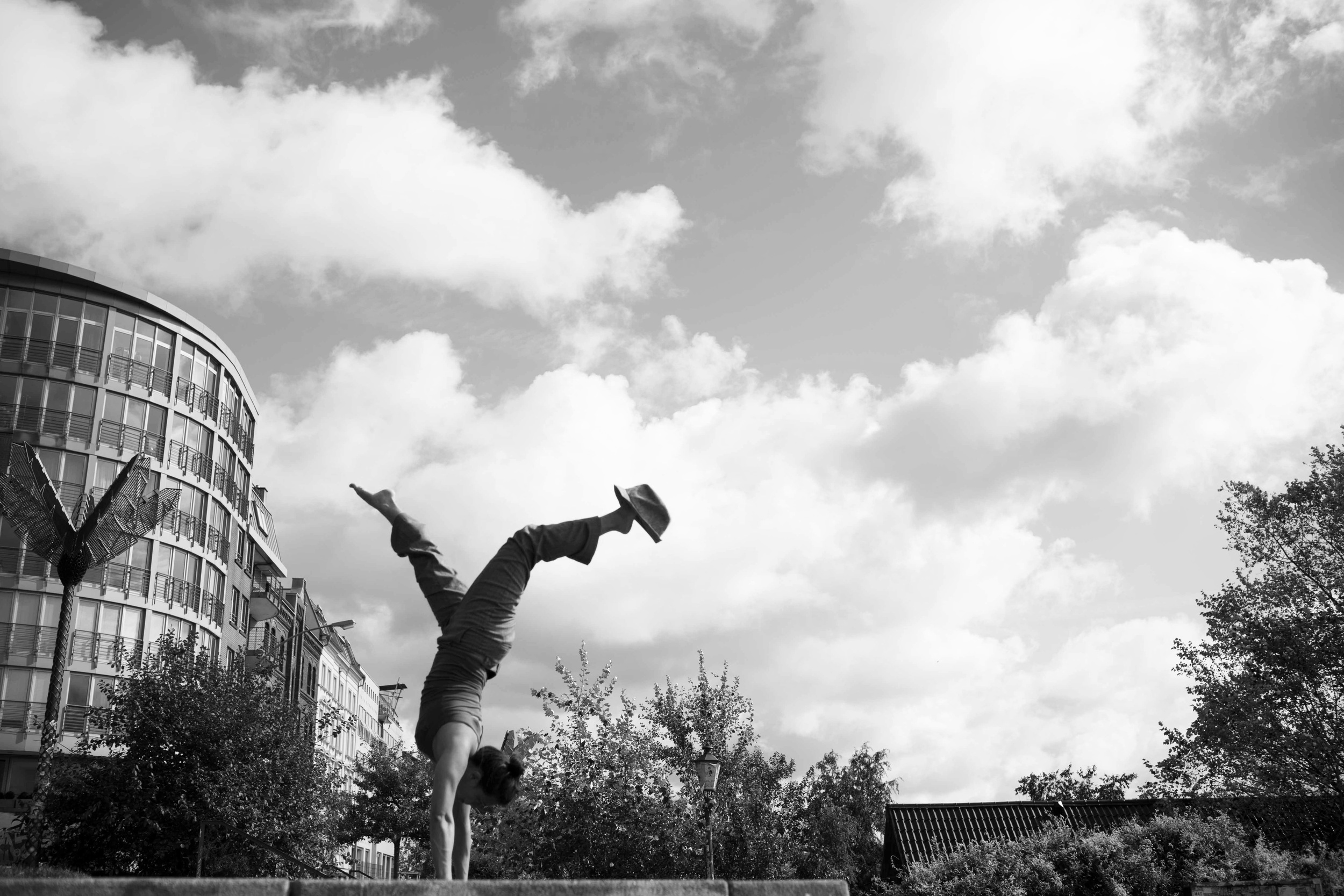 handstandlilli.jpg