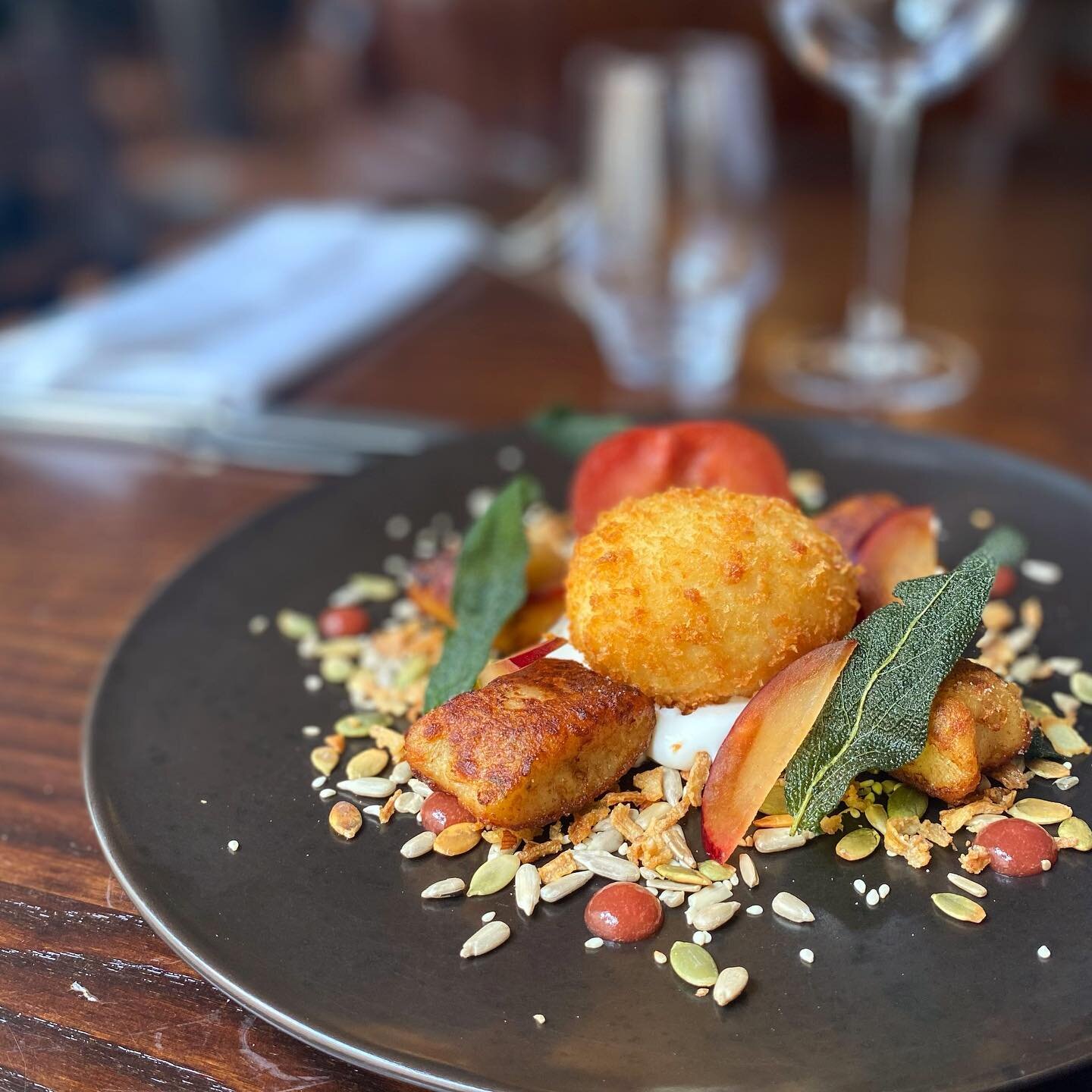 Crispy duck egg- panfried sage gnocchi, goats curd mayo, poached plum, plum sauce crispy sage!
&bull;
&bull;
&bull;
#gnocchi #duck #egg #plum #goat #sage #chef #cook #food #goodfood #bath #instafood #restaurant #wine #bar #2020 #autumn #menu