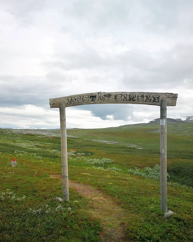 💛
Harry Potter was one of my travelling companions through Norway. I listened to all the books twice, finishing the seventh the very last day 🤓🧙♂️🧚♀️✨
:::
It's funny, cause when I listen to the books now, I remember exactly where I was and what I was doing while hiking🤓🤓🤓
:::
Spoiler alert! Passing the sign of the Arctic Circle, Harry stood invisible and petrified, forced to watch as Snape hit Dumbledore with the killing curse. HOW COULD YOU, SNAPE?!😭
Btw, Norway is an amazing country to hike through 🇳🇴👣 and even though I'm a muggle, doesn't mean I didn't encounter magic ✨✨✨
#harrypotter #mugglepilgrim #mugglethroughhiking #mugglemagic #npl #norgepålangs #hikingadventures