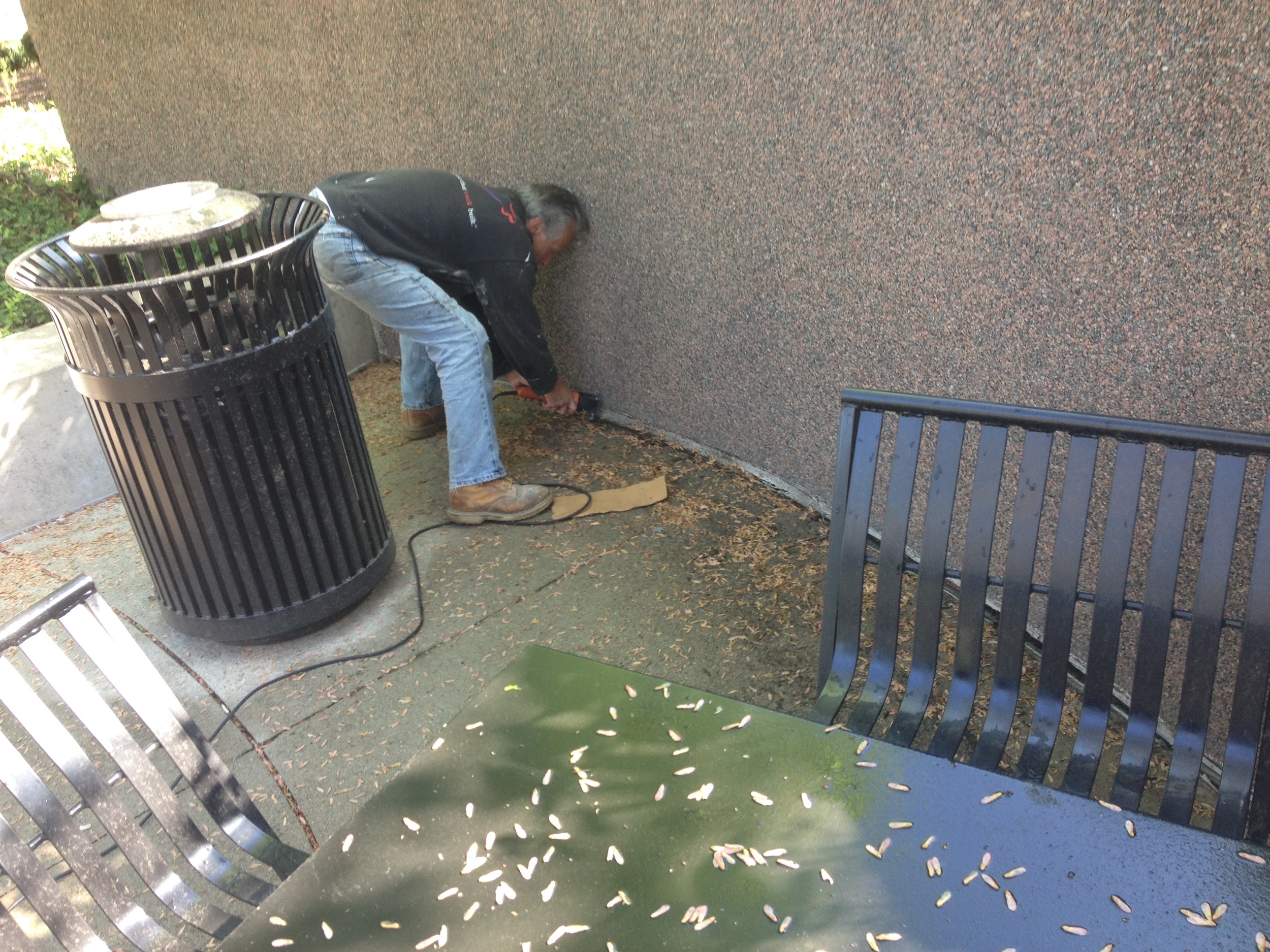 caulk-removal-and-replacement-park-center-plaza-independence.JPG