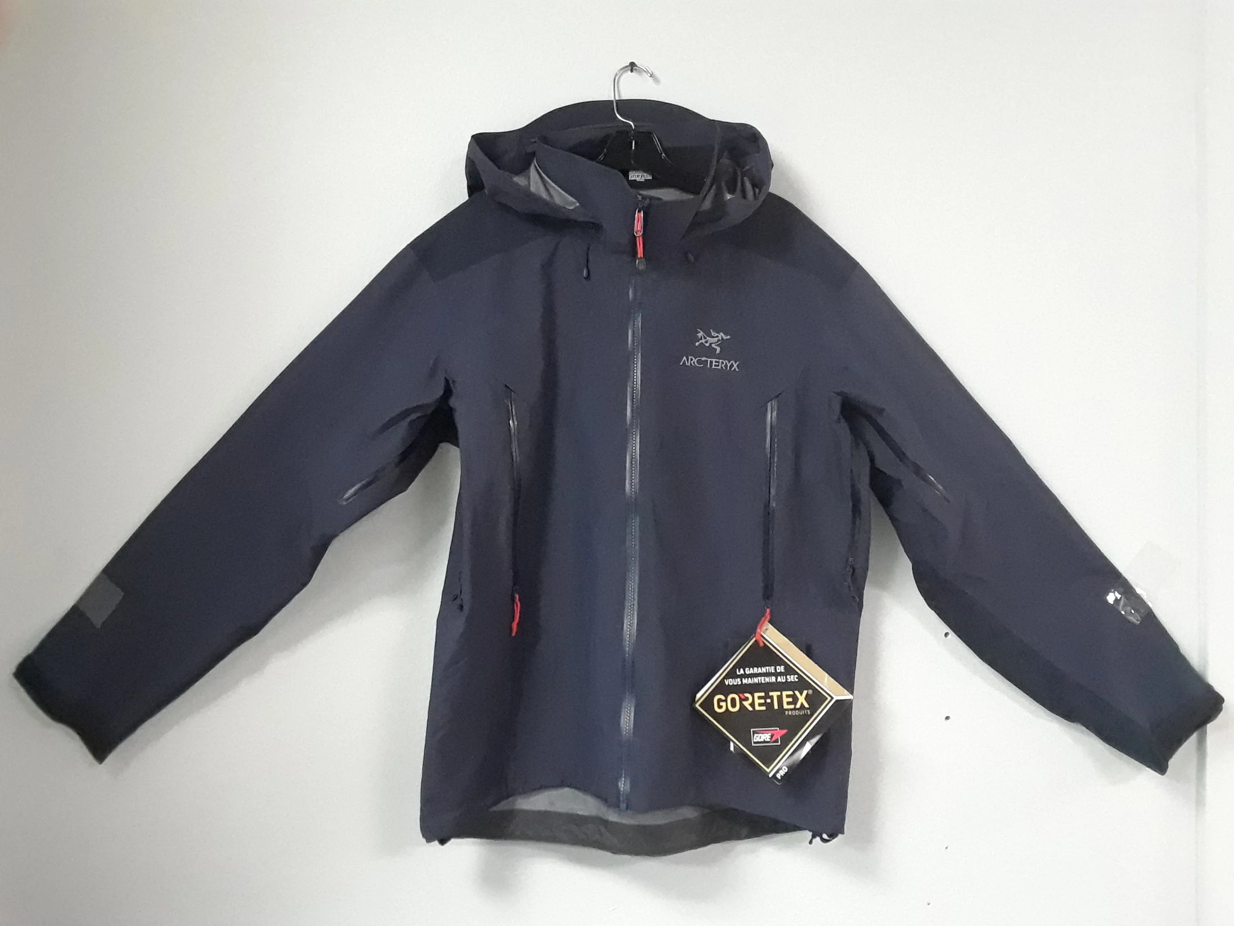 Our consignors have clearly been very generous! The Arcteryx Beta AR featuring Gore-Tex Pro fabric is one of the best performing hard-shell's on the market. Full MSRP is listed at $575 and we have it at $299. Size is a men's large. 