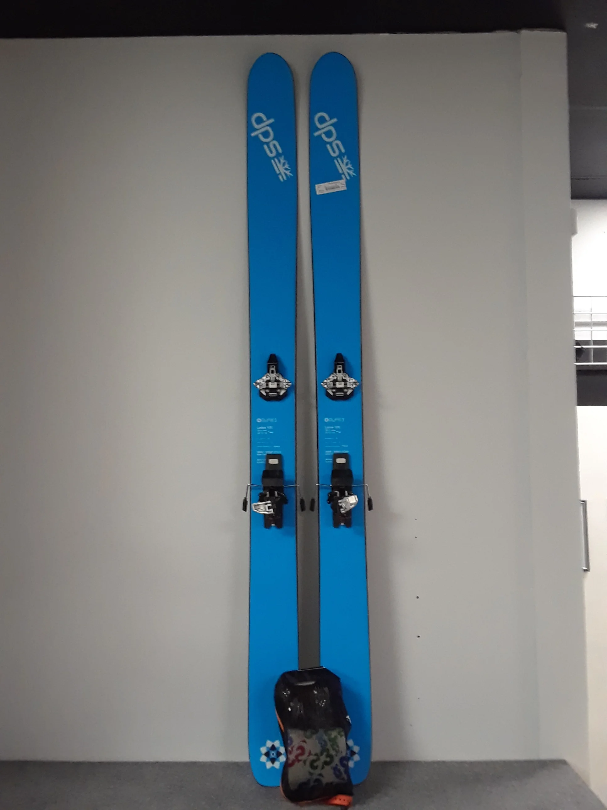 One of the best touring setups we've seen come in thus far! Here's the DPS Lotus 120 Pure 3 with Dynafit TLT Radical FT Binding and G3 Skins. A complete package worth over $1800 that we have priced at $899. The binding mount was set to a size 27 boot. 