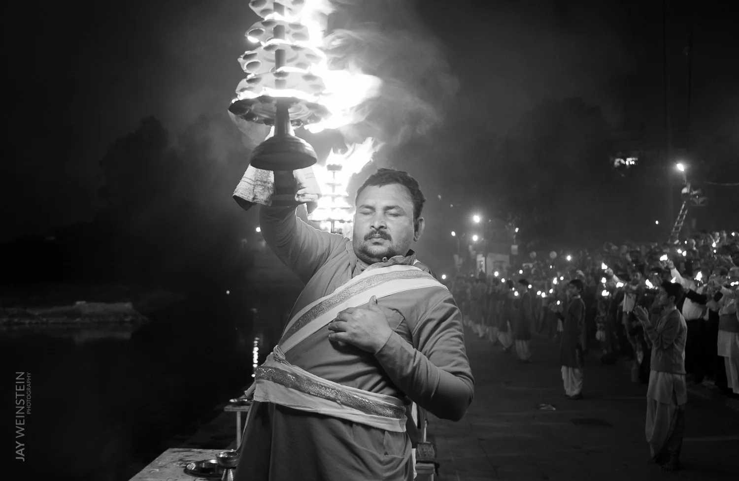 An evening Ganga aarti unfolds at Triveni Ghat, Rishikesh, as hundreds of pilgrims join in.