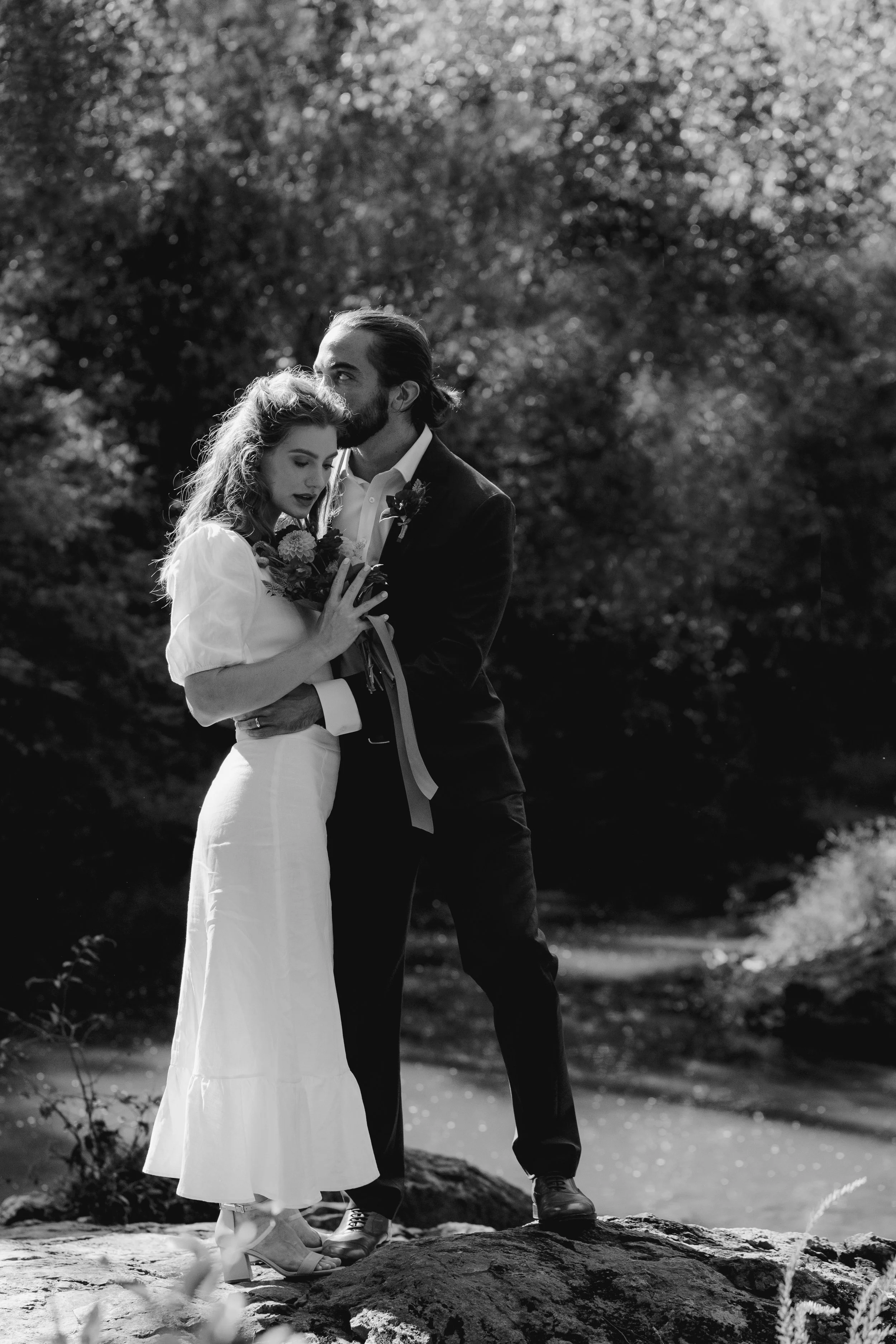 Couple portraits by the Eno River after courthouse wedding in Hillsborough, NC | Durham, NC photographer | Merritt Chesson Photography