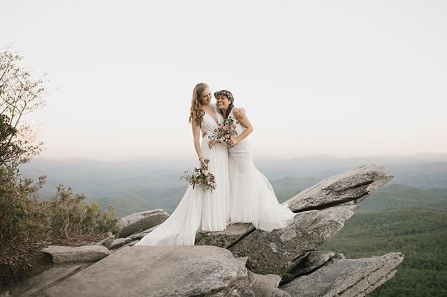 Total delight getting to shoot this elopement session with Thuvi and Lauren. More up on the blog ✨
.
.
.
.
#elopement #wedding #lgbtwedding #lgbtqwedding #lgbt #lgbtq #pridemonth #lesbianwedding #durhamphotographer #blowingrock #roughridge #appalachi