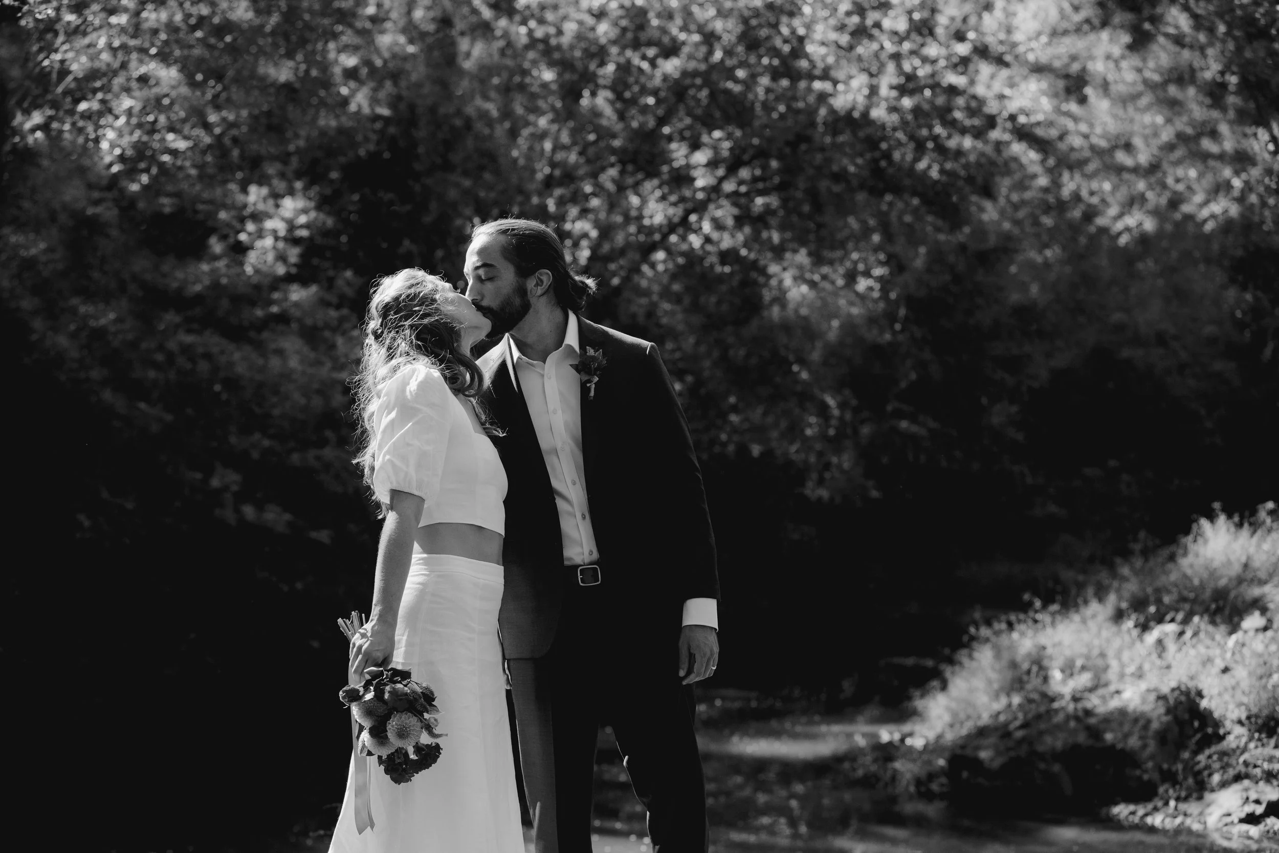 Couple portraits by the Eno River after courthouse wedding in Hillsborough, NC | Durham, NC photographer | Merritt Chesson Photography
