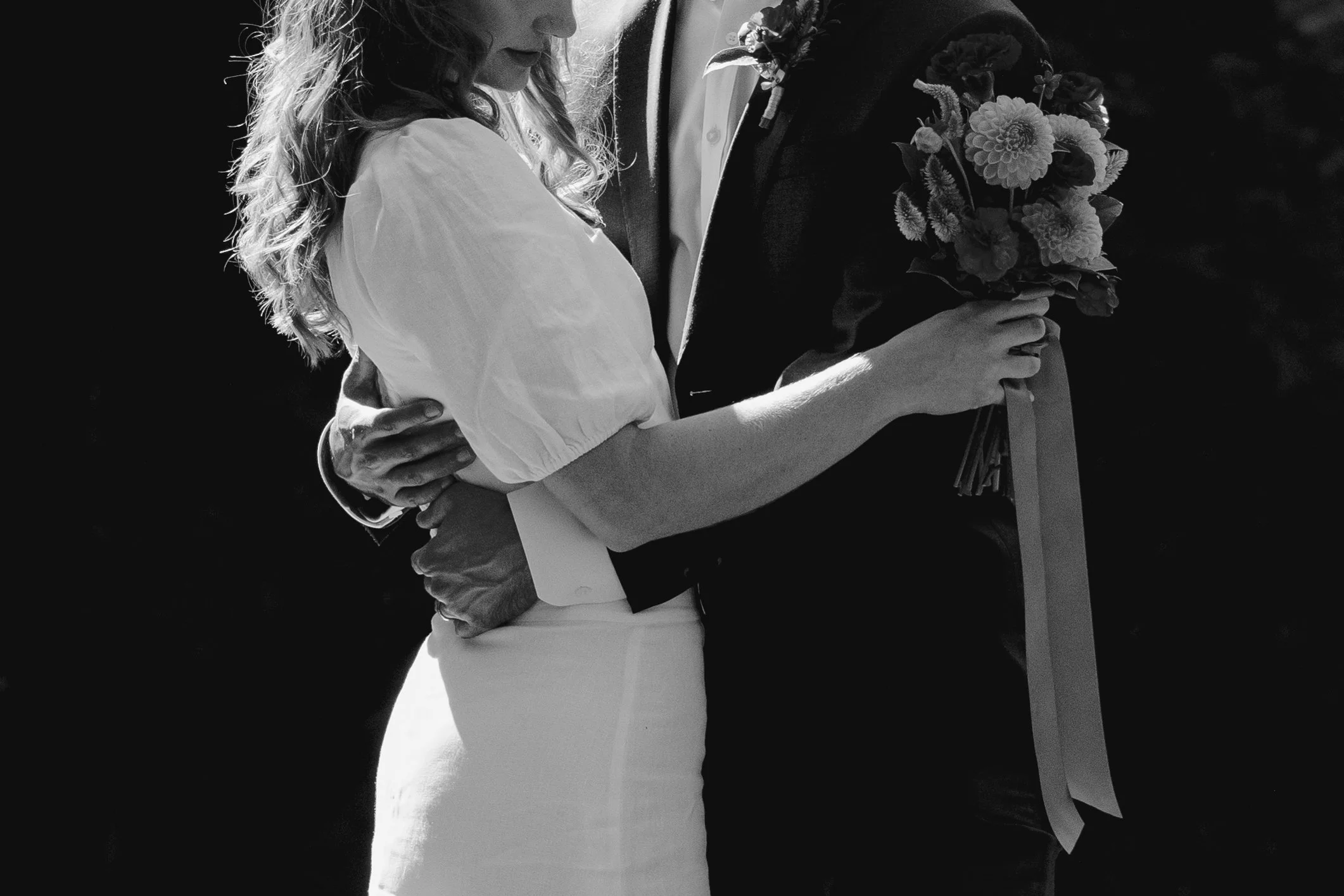 Couple portraits by the Eno River after courthouse wedding in Hillsborough, NC | Durham, NC photographer | Merritt Chesson Photography