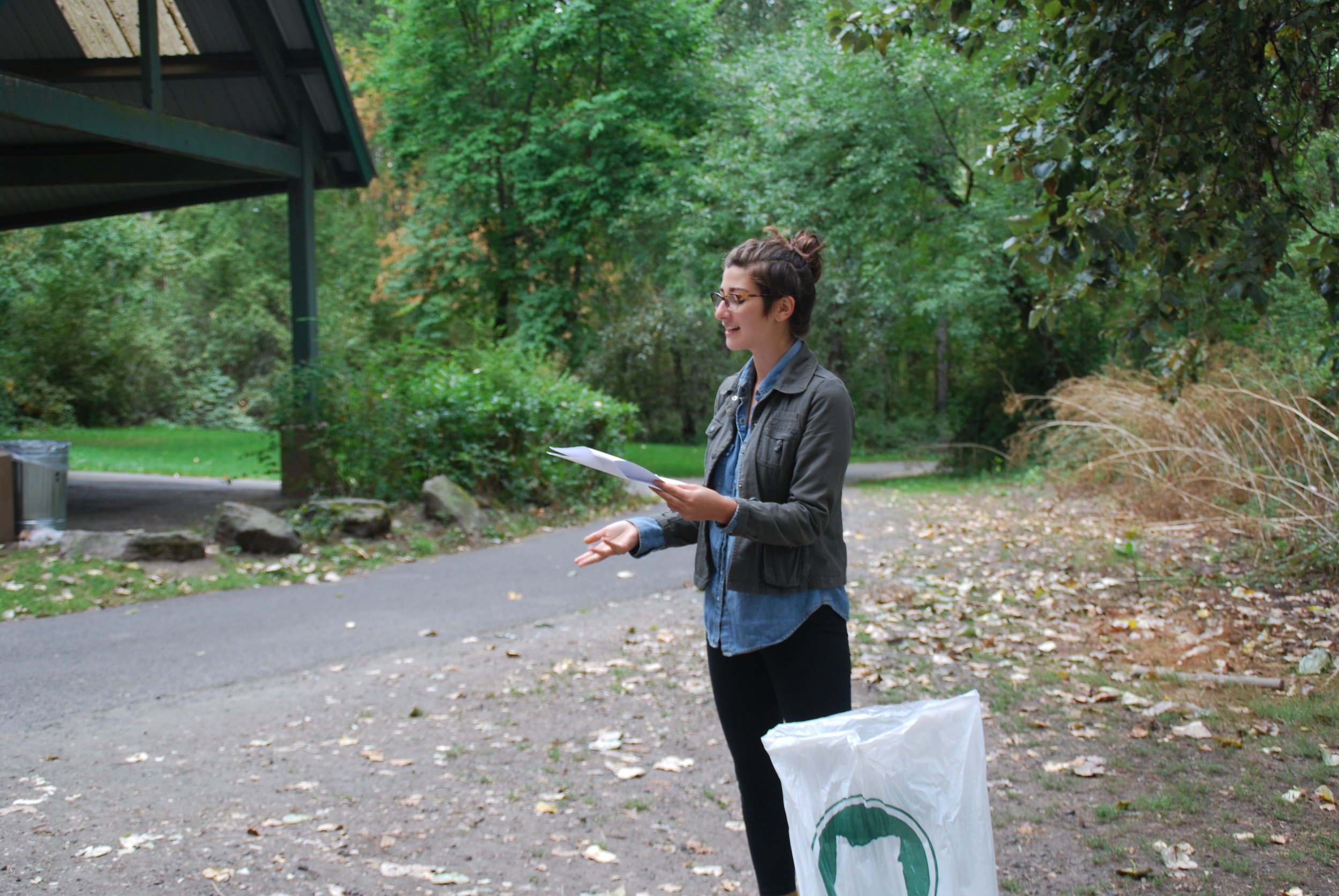 FLIA staff, Kayla sharing background information on SOLVE and the importance of collecting even the smallest pieces of trash #microlitter
