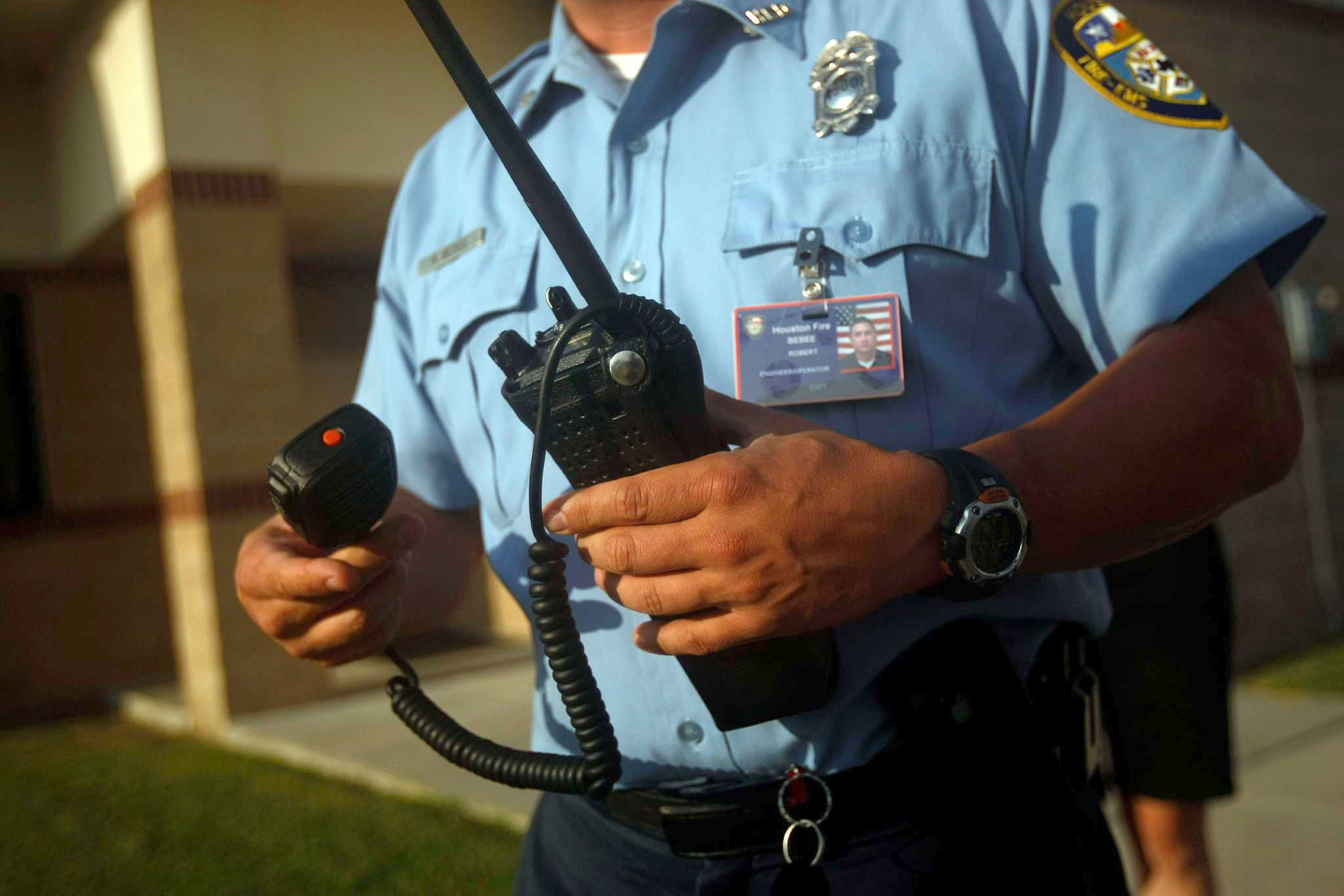 police_officer_fire_two_way_radio_high_res.jpg