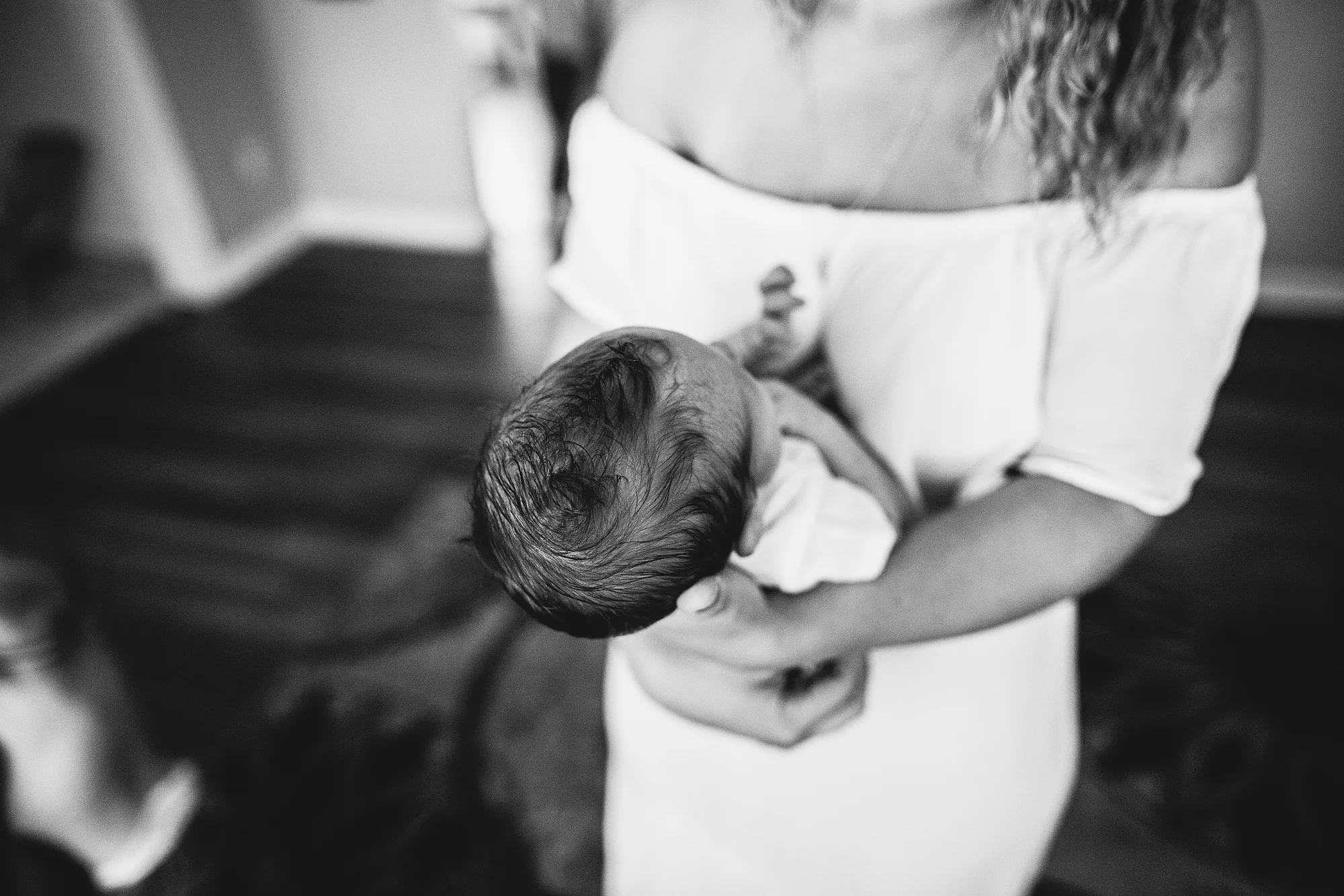 baby photo shoot in home, lifestyle newborn photos pinellas county fl
