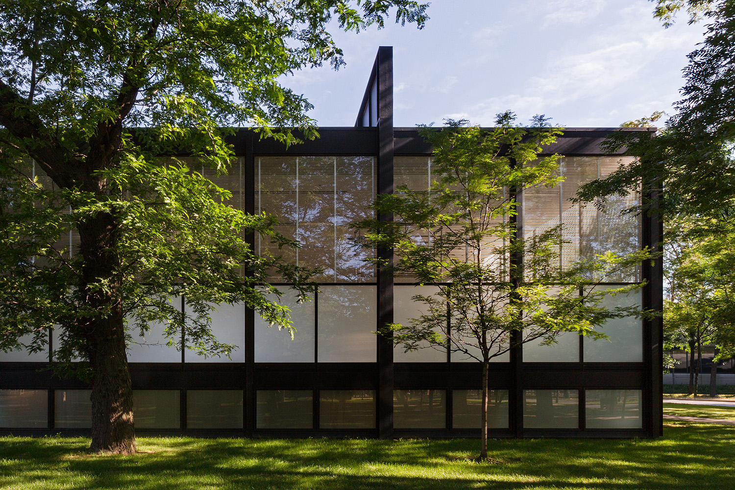 Crown Hall / Illinois Insitute of Technology / Mies van der Rohe