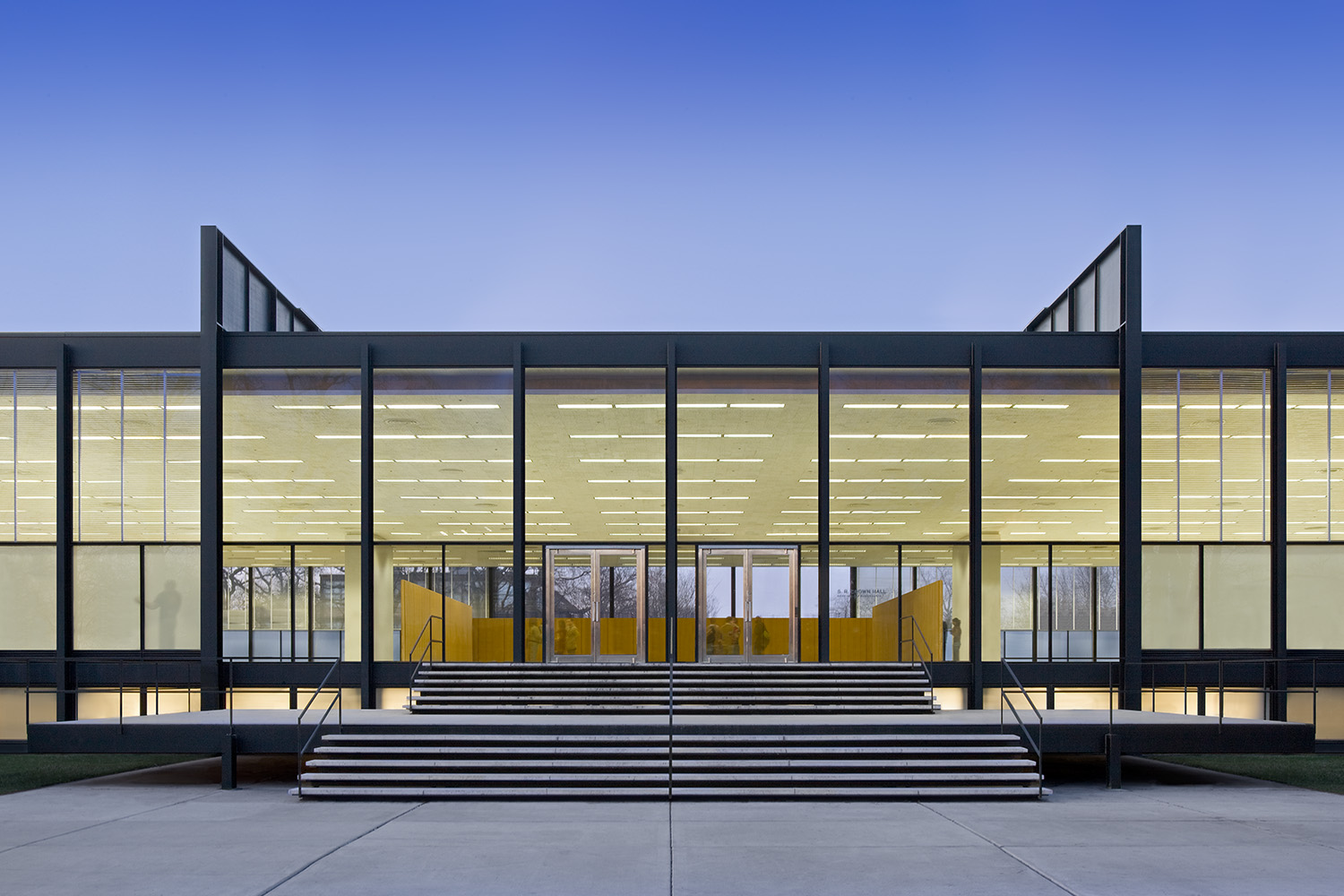Crown Hall / Illinois Insitute of Technology / Mies van der Rohe
