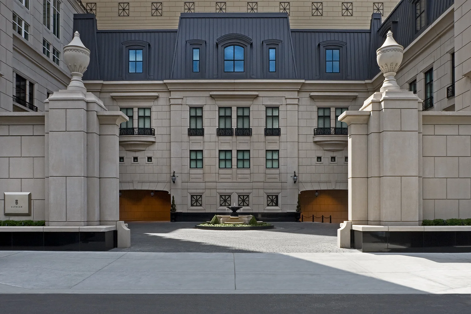 Waldorf Astoria Hotel and Residences / Chicago / Lucien Lagrange