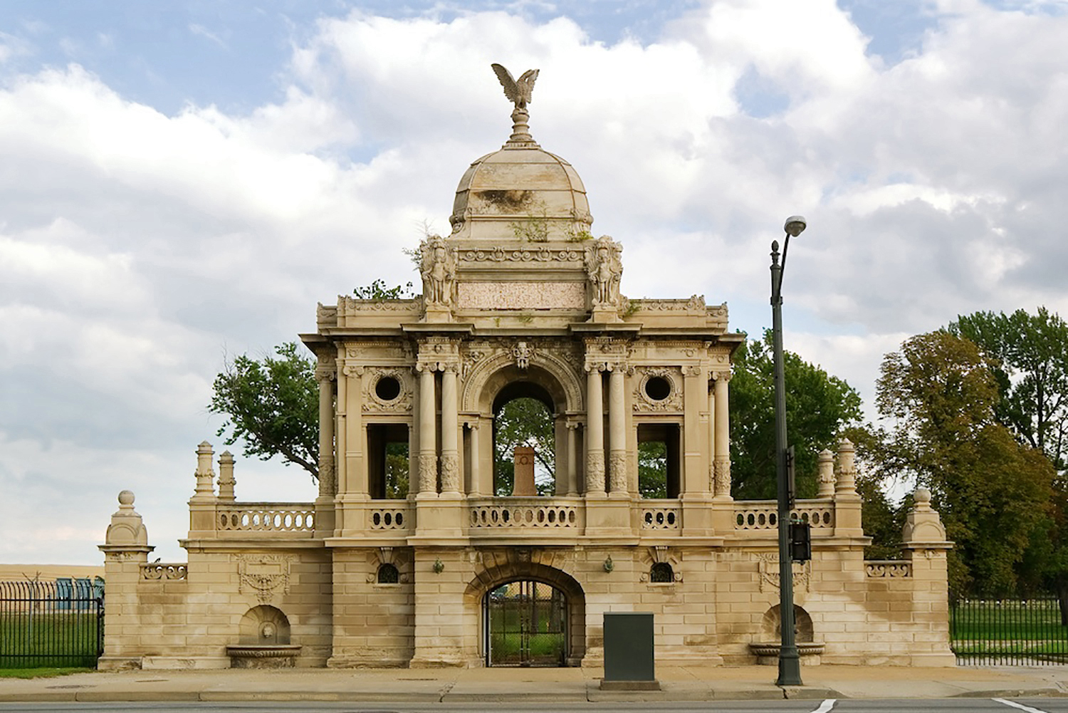 Chauncey Hurlbut Memorial Gate / Brede & Mueller / Detroit MI