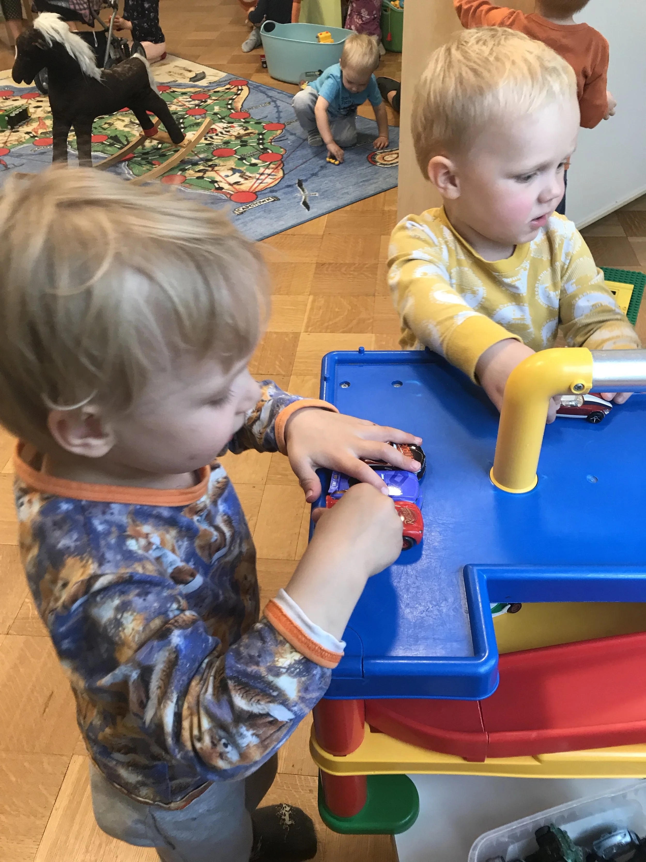 Autoleikissä on kivaaa