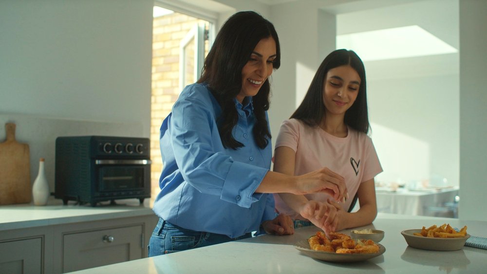  Christianna and her daughter finally getting to eat after all the close up shots were done 