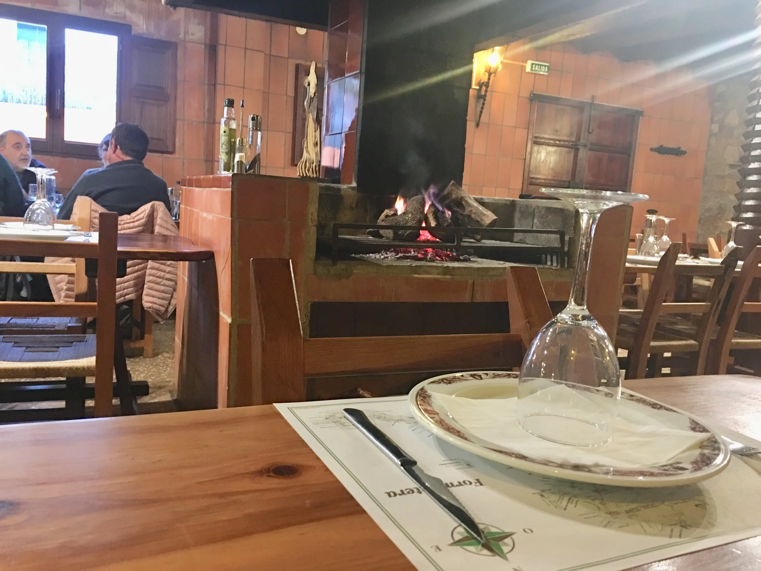 Cas Pagés en la carretera de STA EULARIA A ST CARLOS, abre cada dia mediodia y noche excepto los martes. Ah! y no acepta tarjeta así que lleva efectivo.