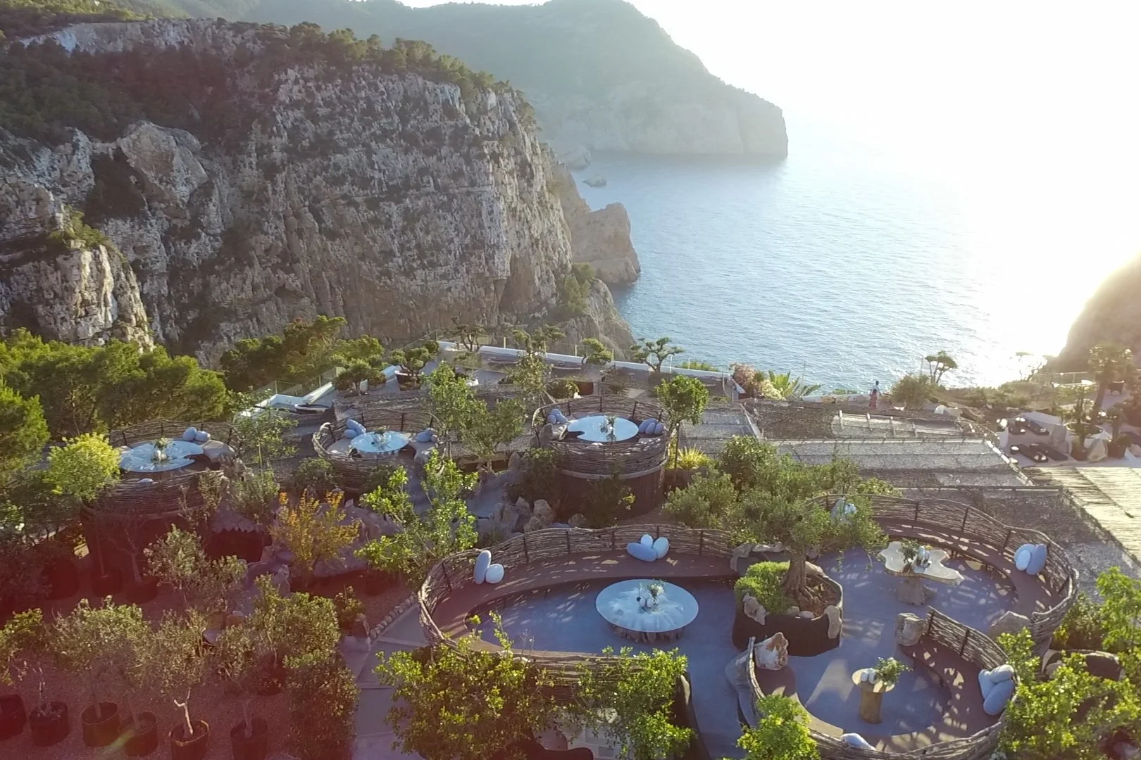 Te revelamos el nuevo y espectacular espacio gastro de Hacienda Na Xamena Ibiza. 