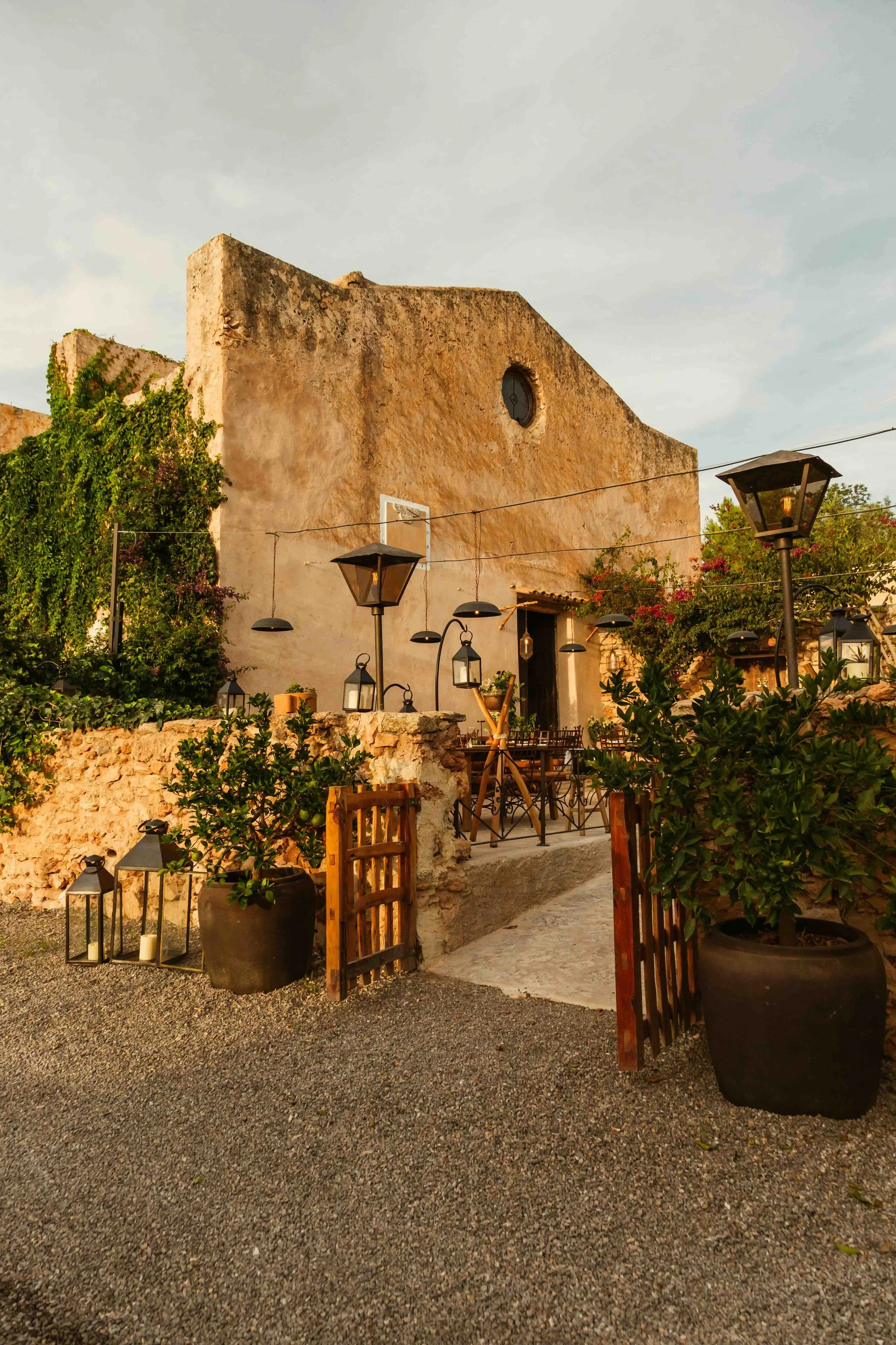 Estos son los 5 mejores asadores de Ibiza donde comer buena carne.