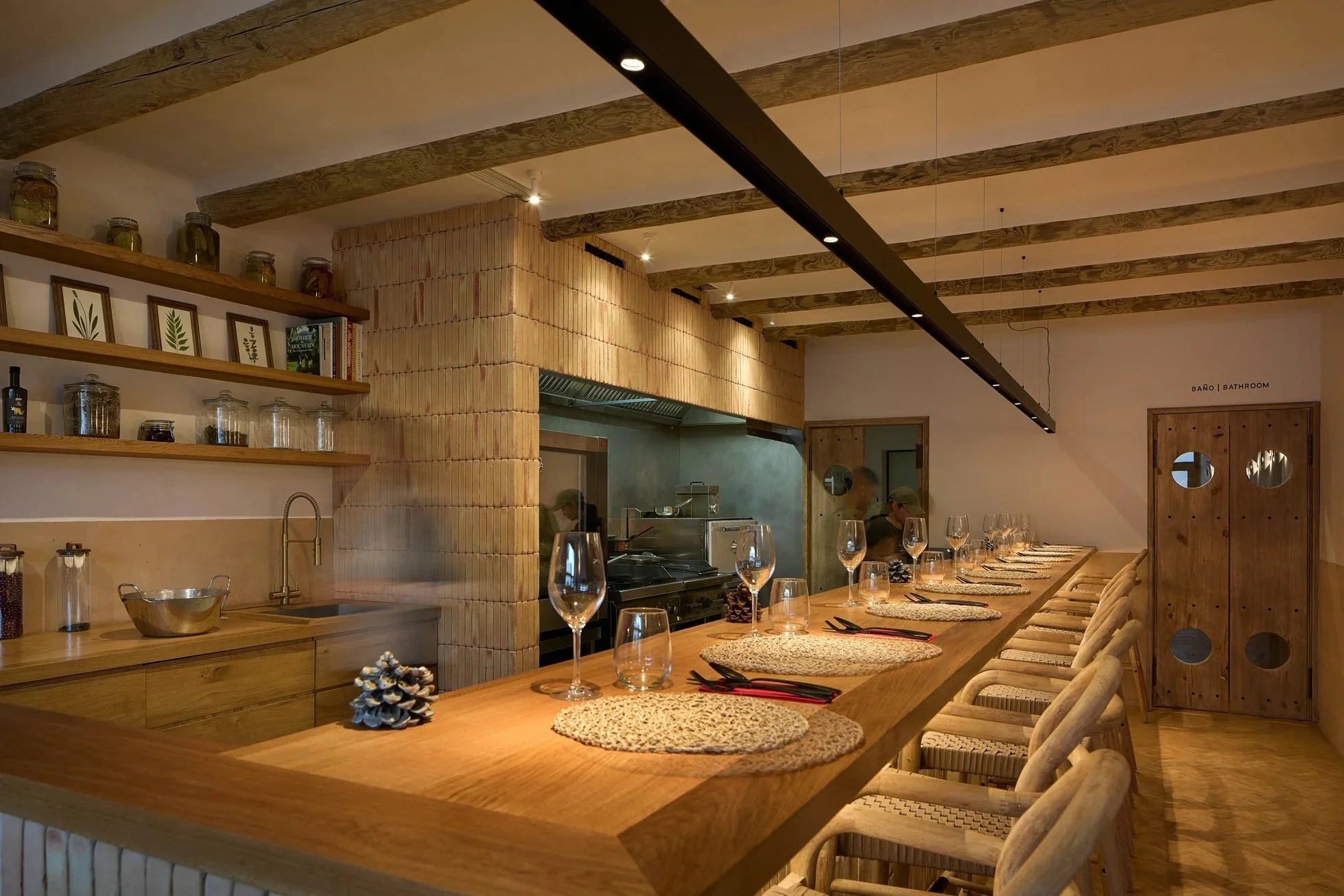 TastingRoom_1.jpg