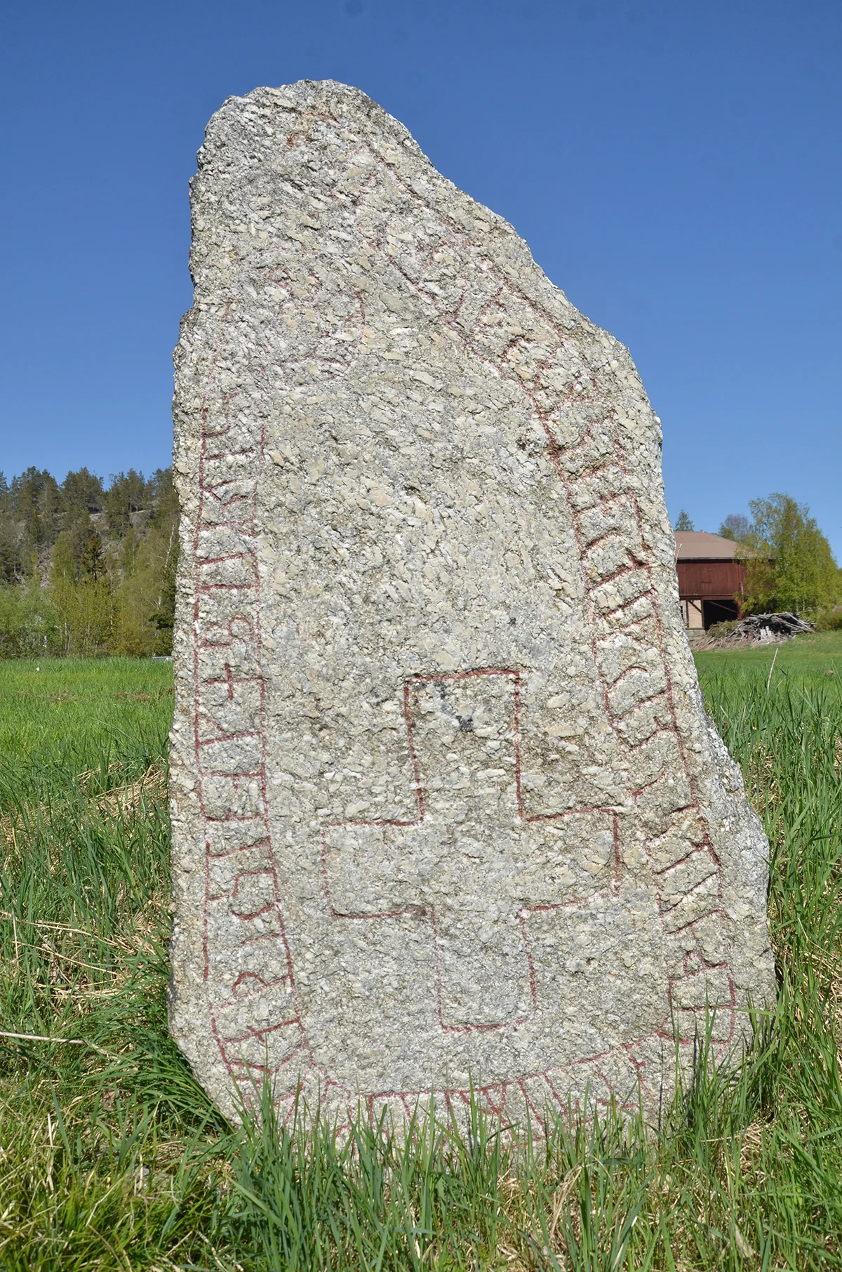 En av runstenarna.