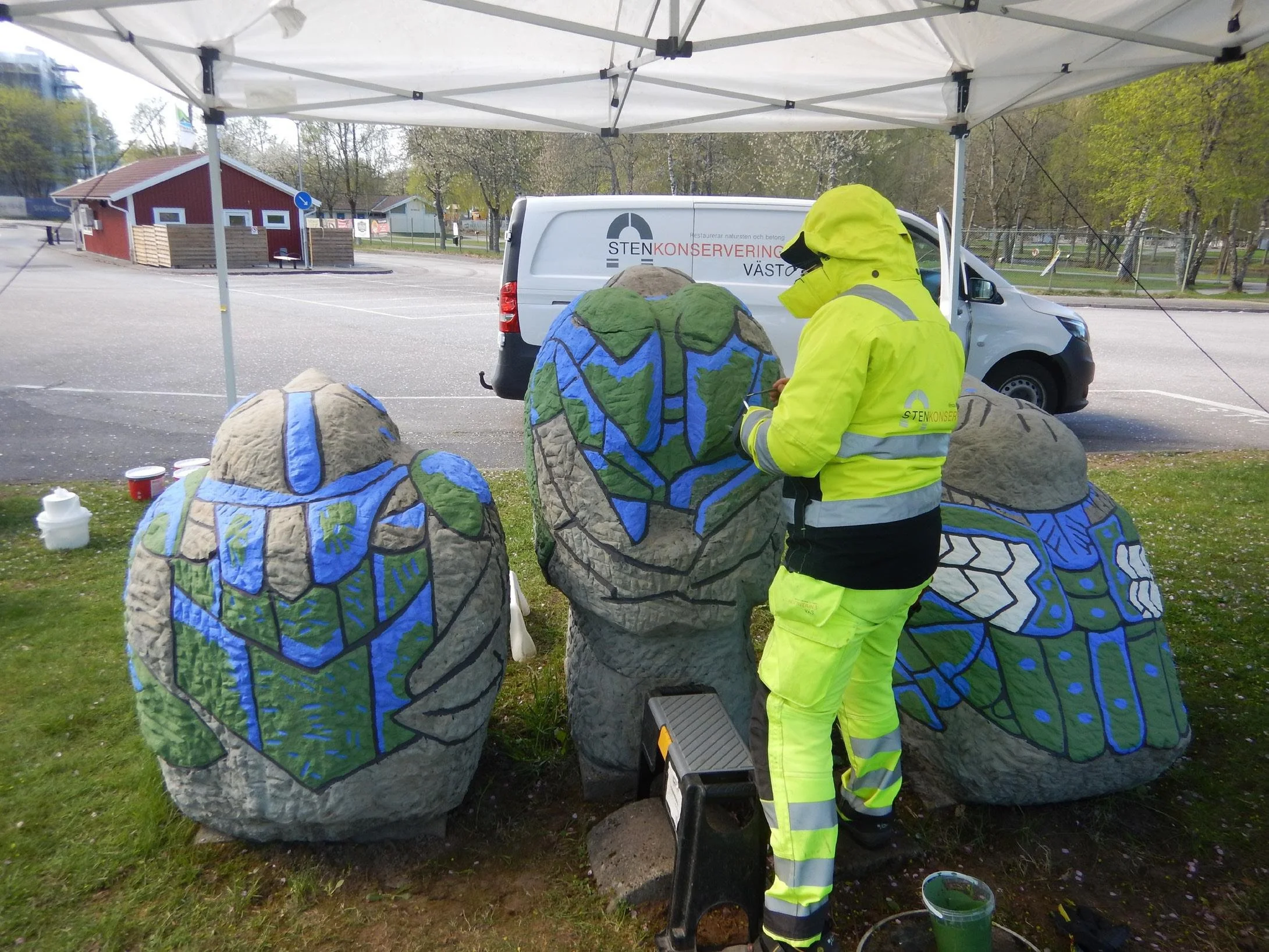  Målning pågår. 