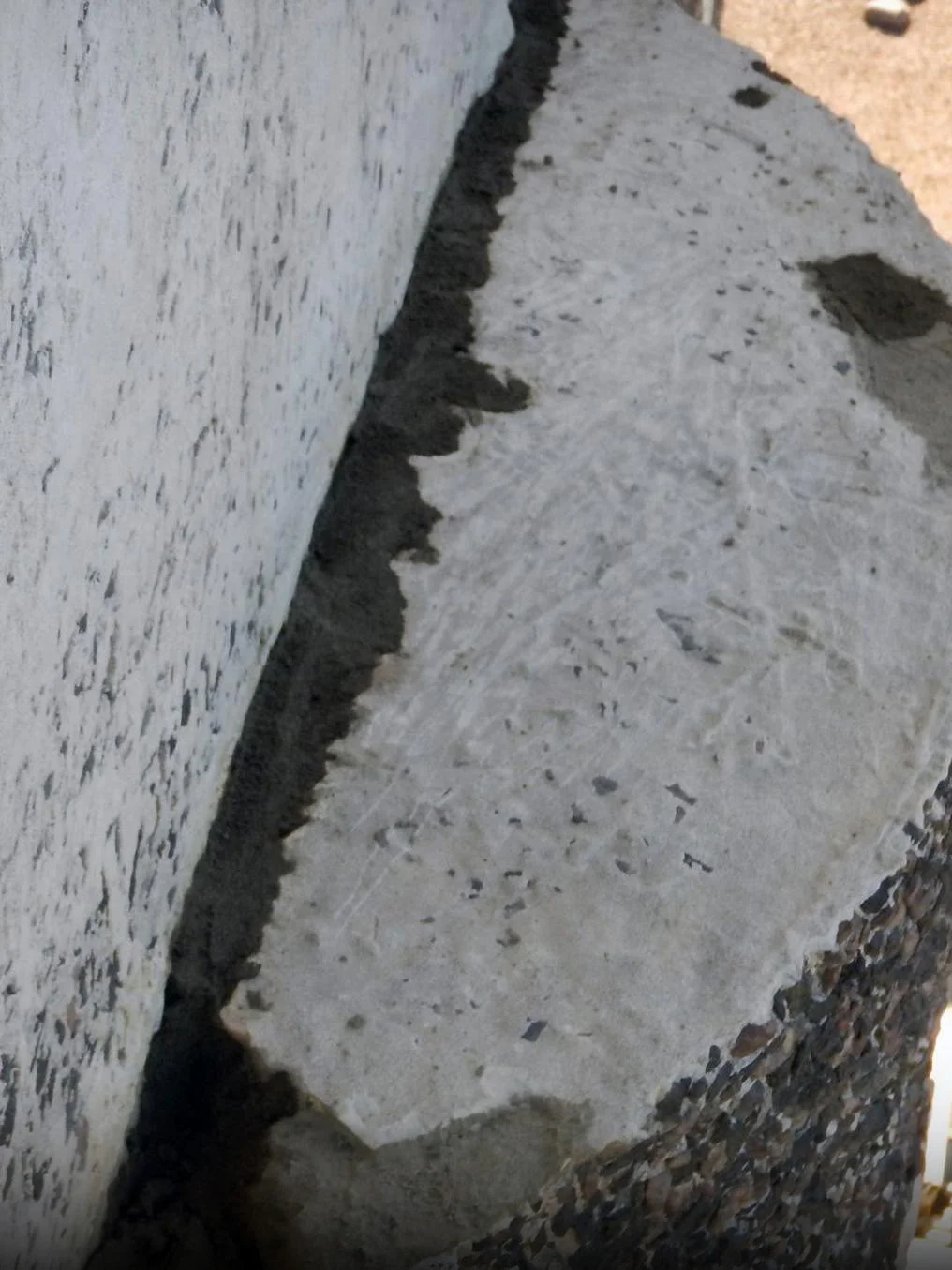  Tätades med betonglagningsbruk. 