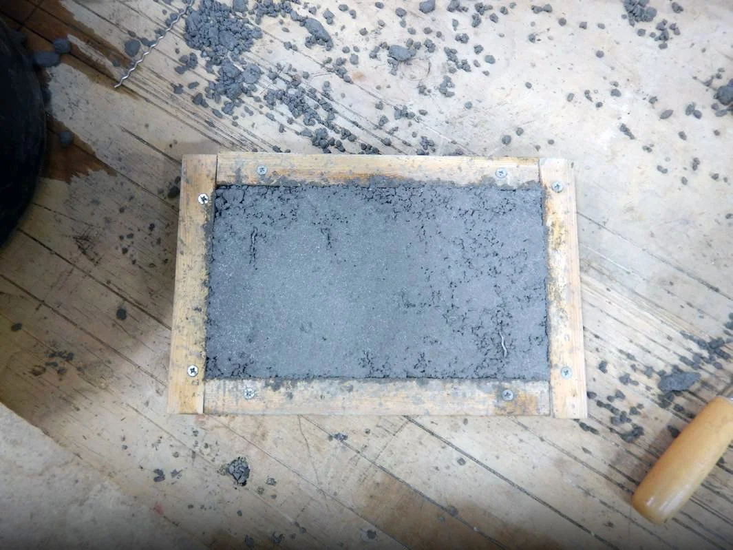  Bruket gjuts i form. 