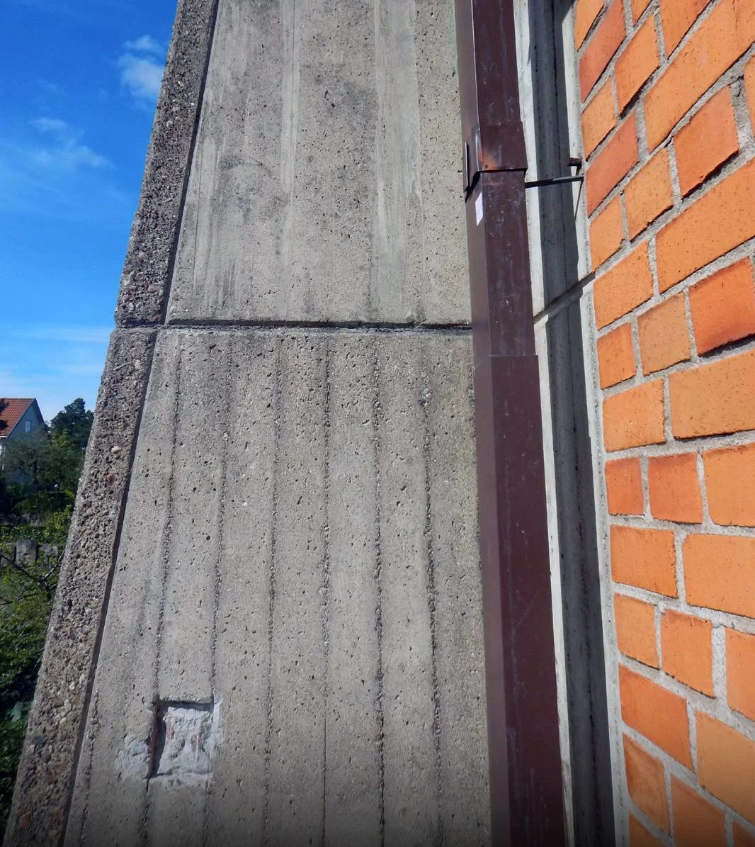  Fasaden där prov 1 tagits. 