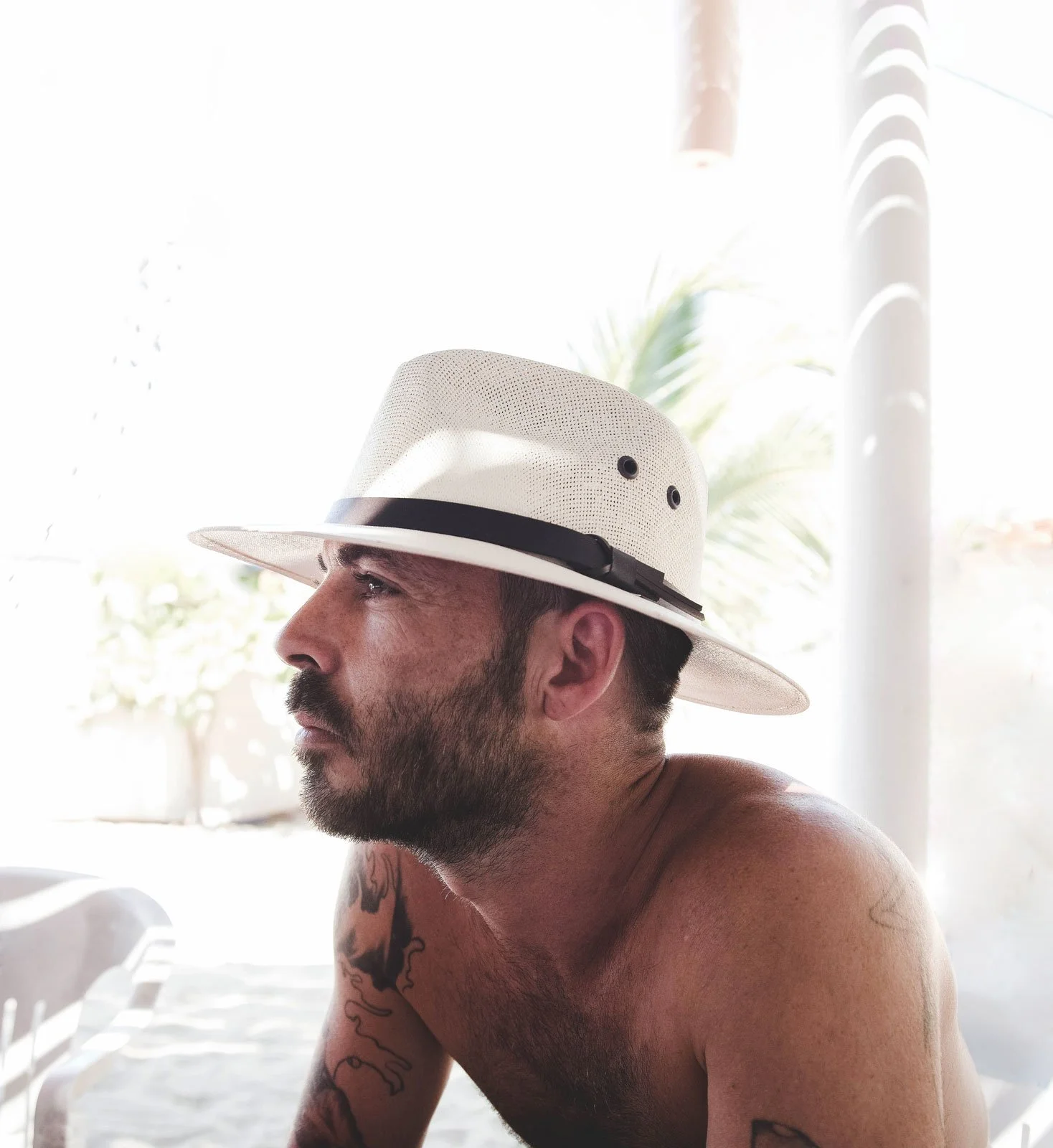 accessory-brand-photography-coquitlam-mens-outdoor-lifestyle-portrait-hat.jpg