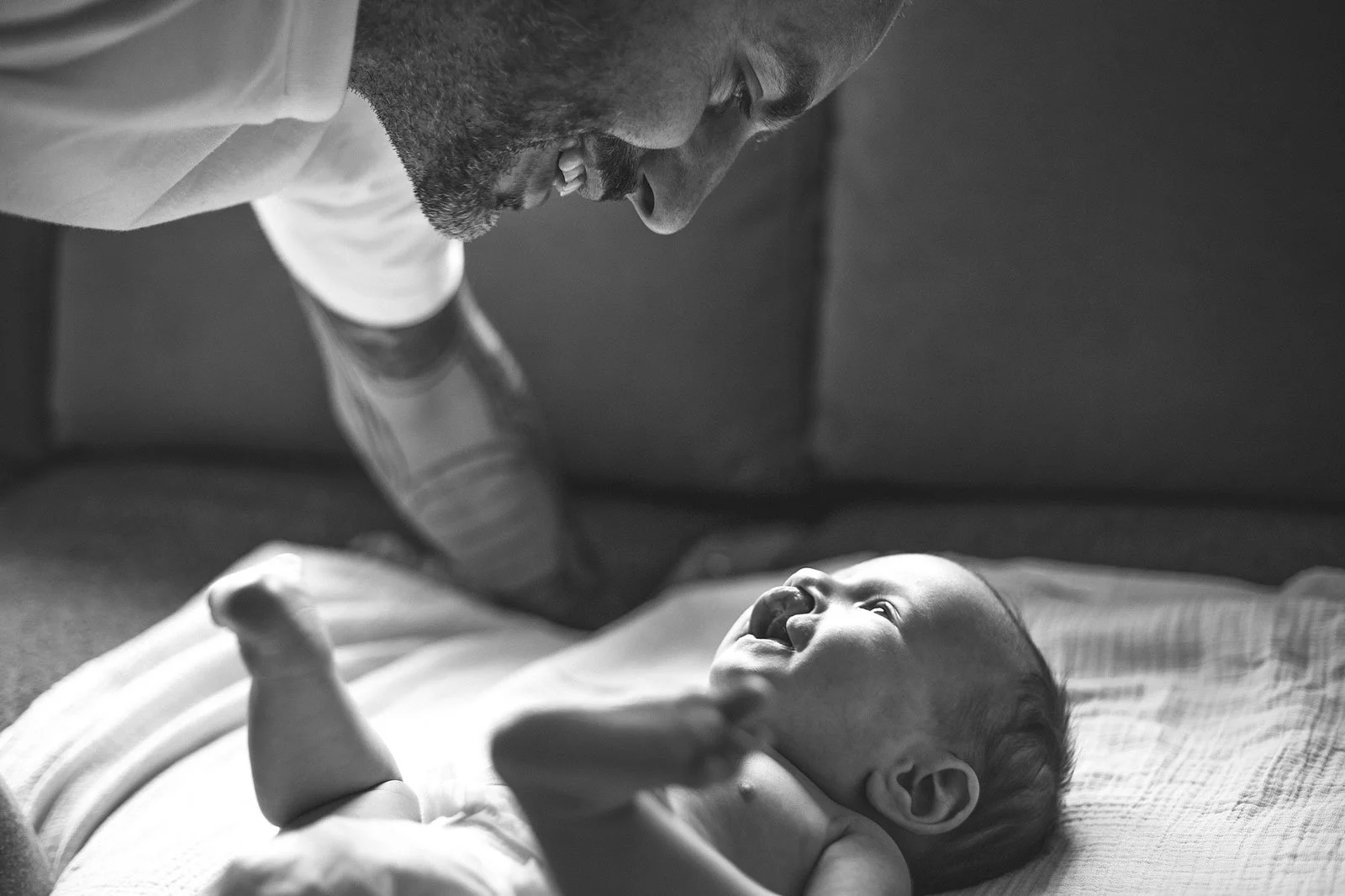 coquitlam-bc-newborn-lifestyle-family-photography-baby-dad-cleft.jpg