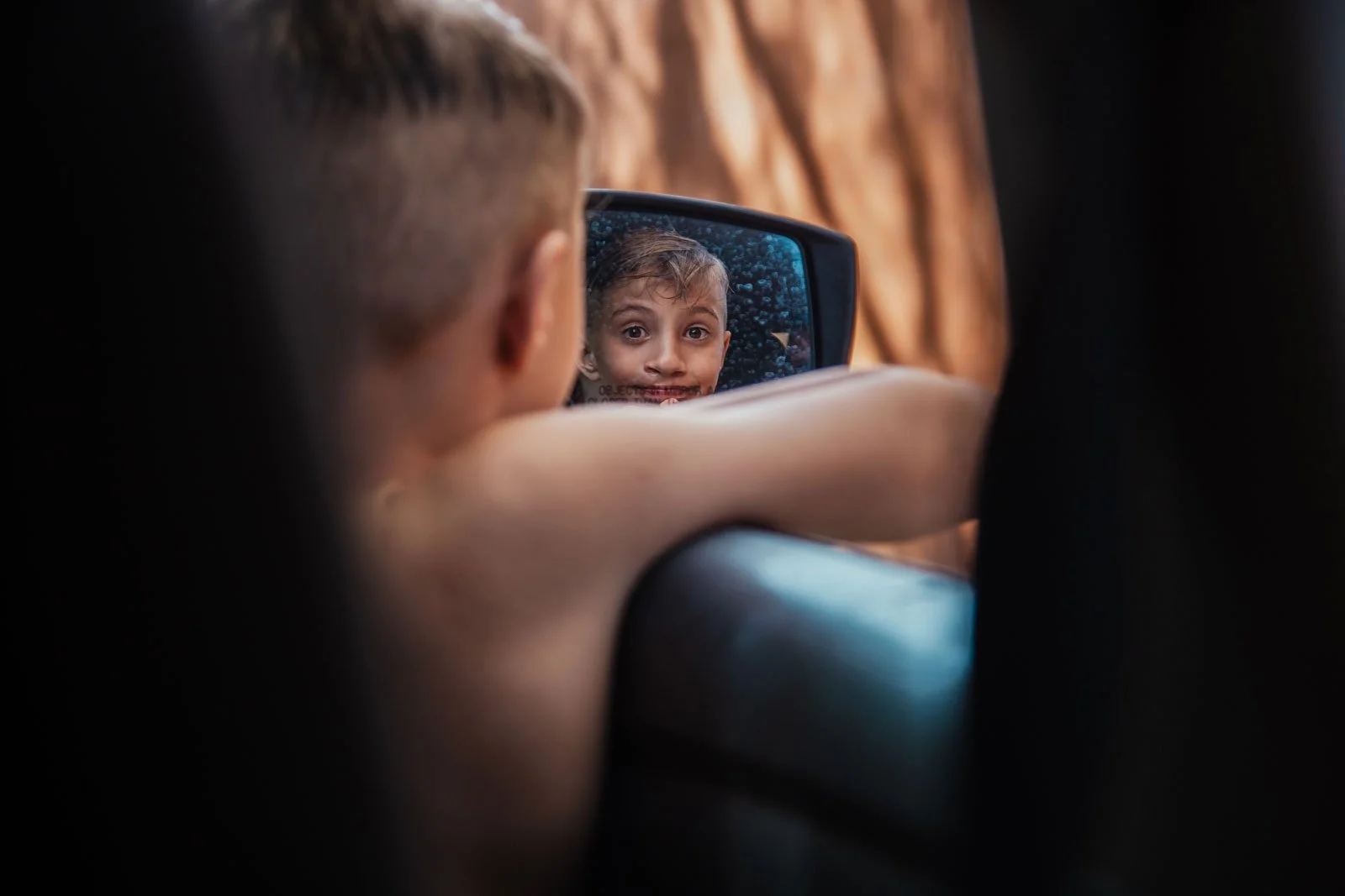 port-coquitlam-bc-family-photography-kid-in-mirror.jpg