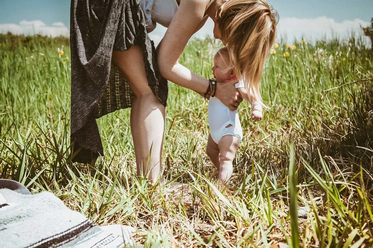port-coquitlam-bc-family-photography-mom-and-baby-in-grass.jpg