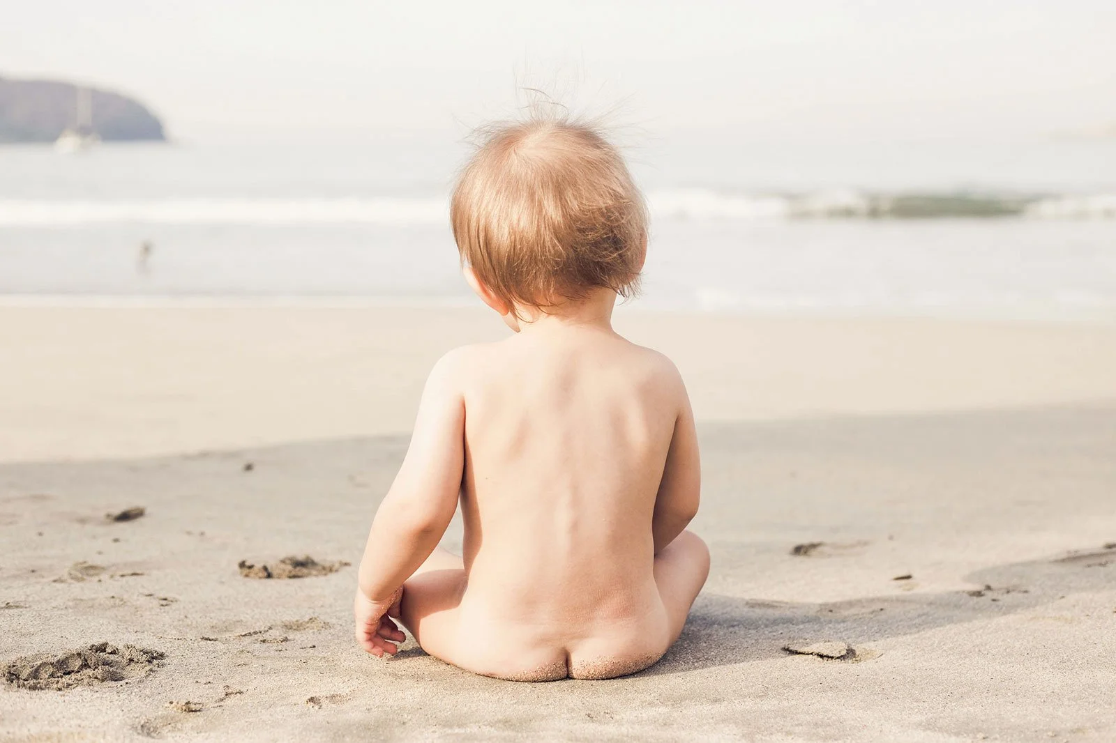 tri-cities-bc-family-adventure-photographer-kid-sitting-in-sand.jpg