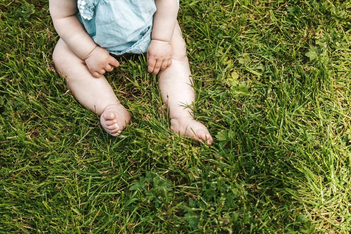 tri-cities-bc-photographer-baby-sitting-in-grass.jpg