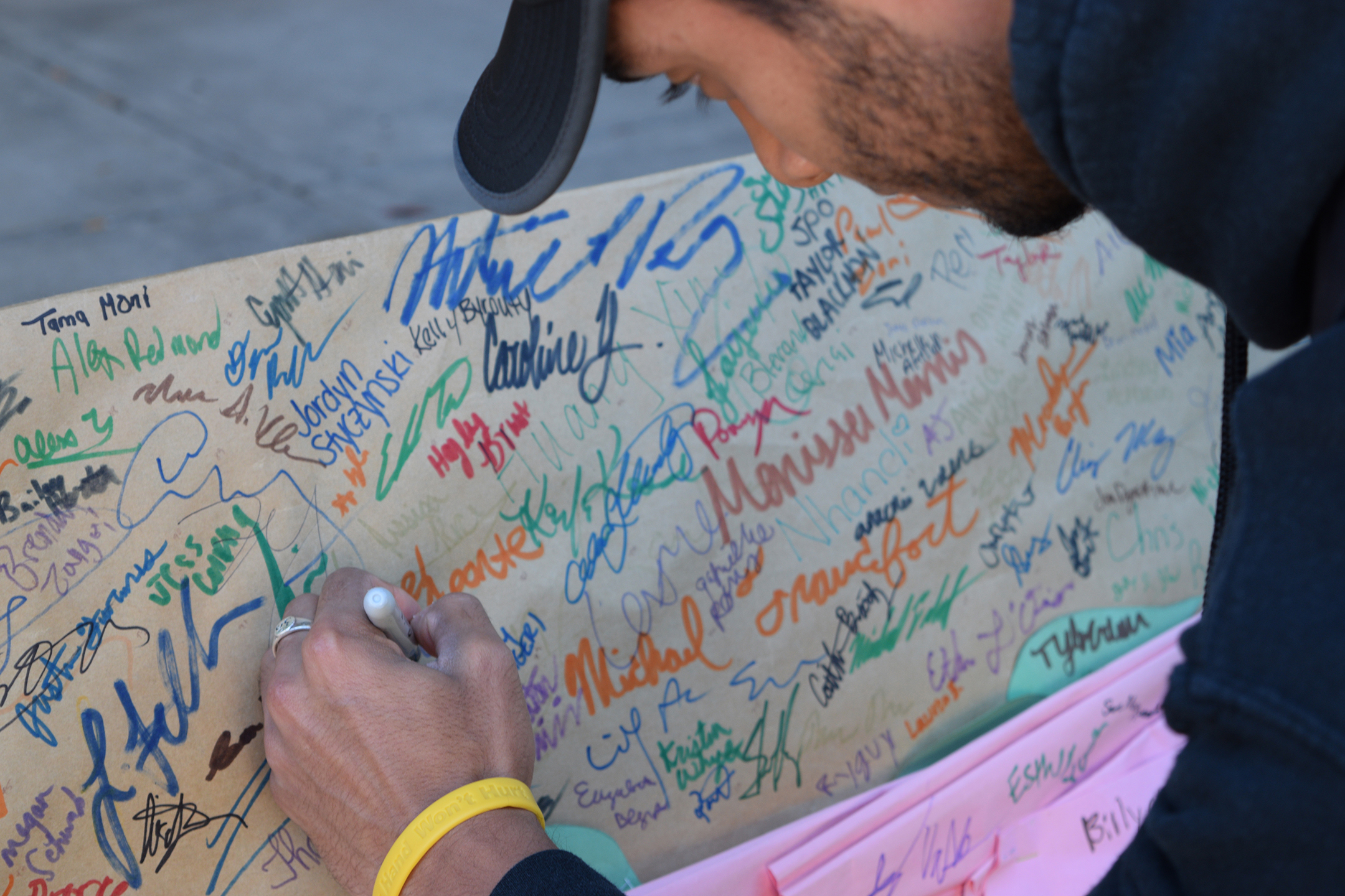 A student signs a UConnPirg petition Subway to end its use of products made with livestock raised on antibiotics on Monday, Oct. 13, 2015. (Grant Zito/The Daily Campus)