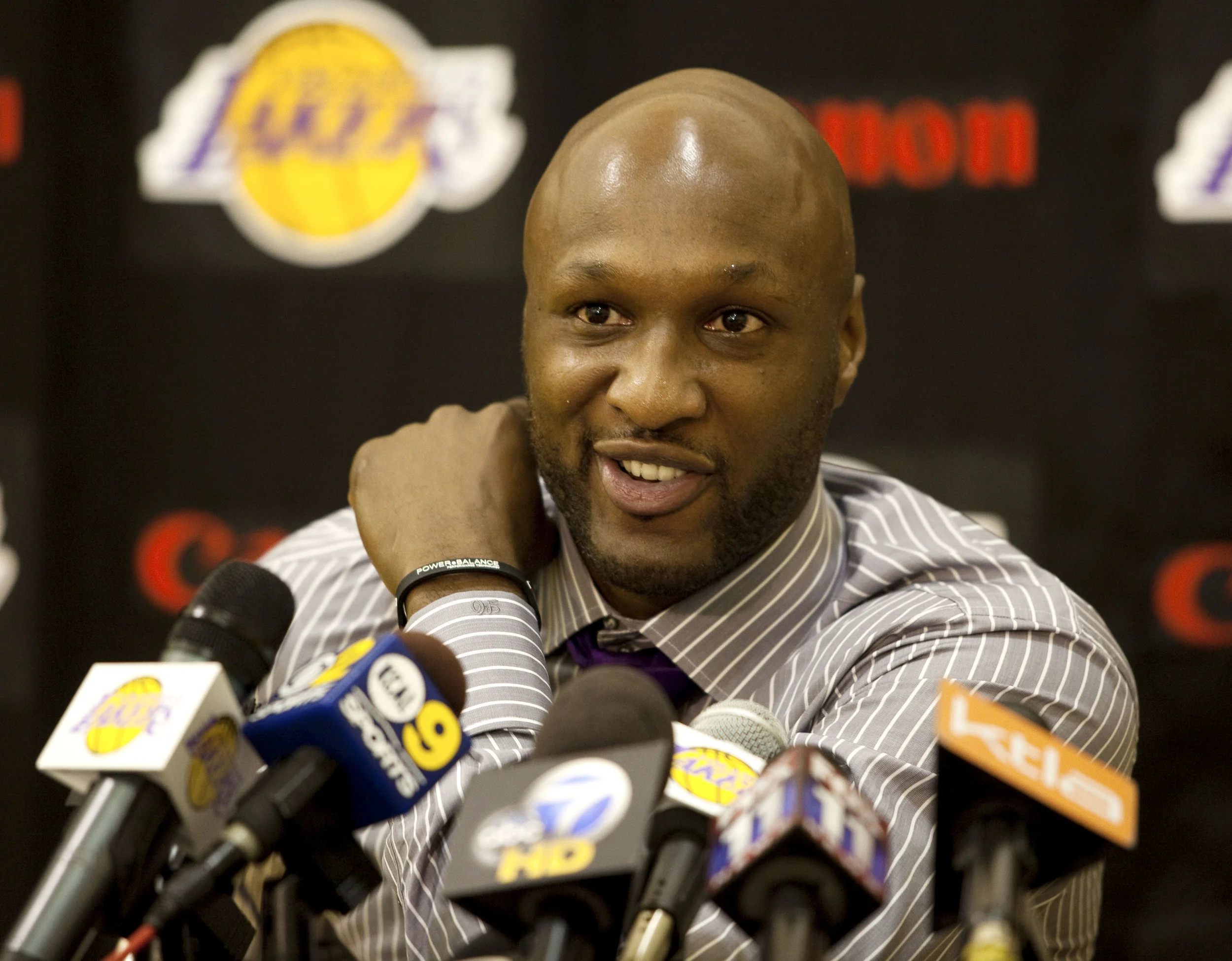 In this July 31, 2009, file photo, Los Angeles Lakers' Lamar Odom speaks to the media during a news conference after the Lakers signed Odom to a multi-year NBA basketball contract, in El Segundo, California. (Jeff Lewis, File/AP)
