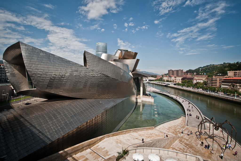 One of the most famous museums in Basque Country is the Guggenheim Museum. The museum exhibits modern and contemporary art and was built by the famous architect Frank Gehry. (Flickr/ Andrea Ciambra )
