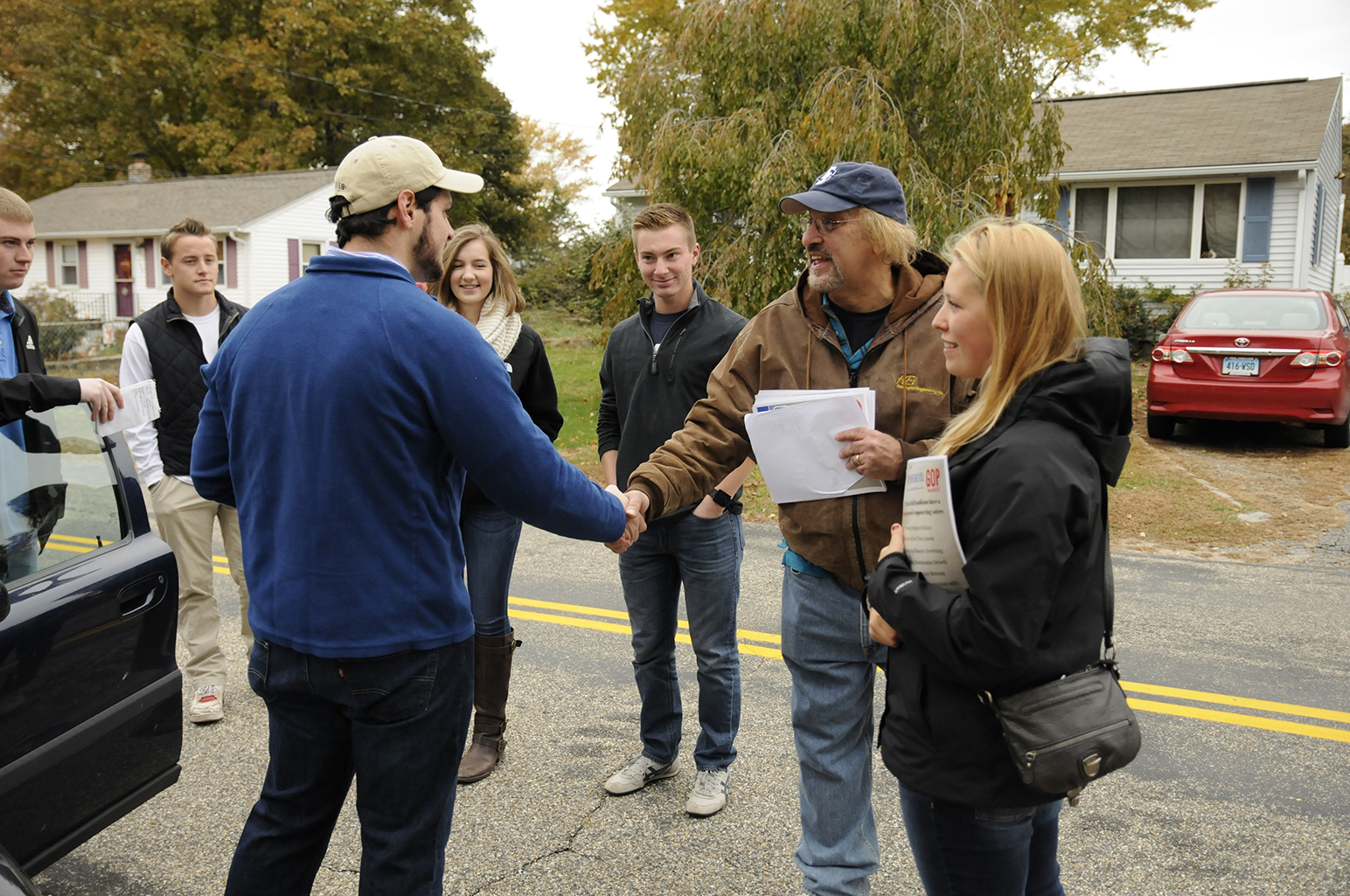 Mark Sargent shakes hands with Republican board of education candidate Al Fratoni after the two campaigned together Saturday morning. Members of the UConn College Republicans split into two groups to canvas several neighborhoods with each candidate. (Amar Batra/The Daily Campus)