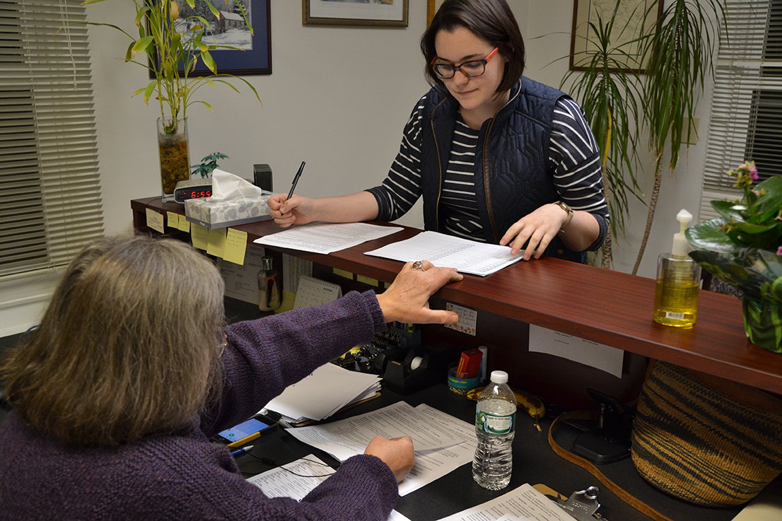 Brianna DeVivo (right), president of the UConn College Democrats, discussed talking points with Democratic Councilwoman Toni Moran at the Mansfield Democrats' phone bank. The UConn College Democrats provided support to the Mansfield Democrats throughout the campaign. (Amar Batra/The Daily Campus)