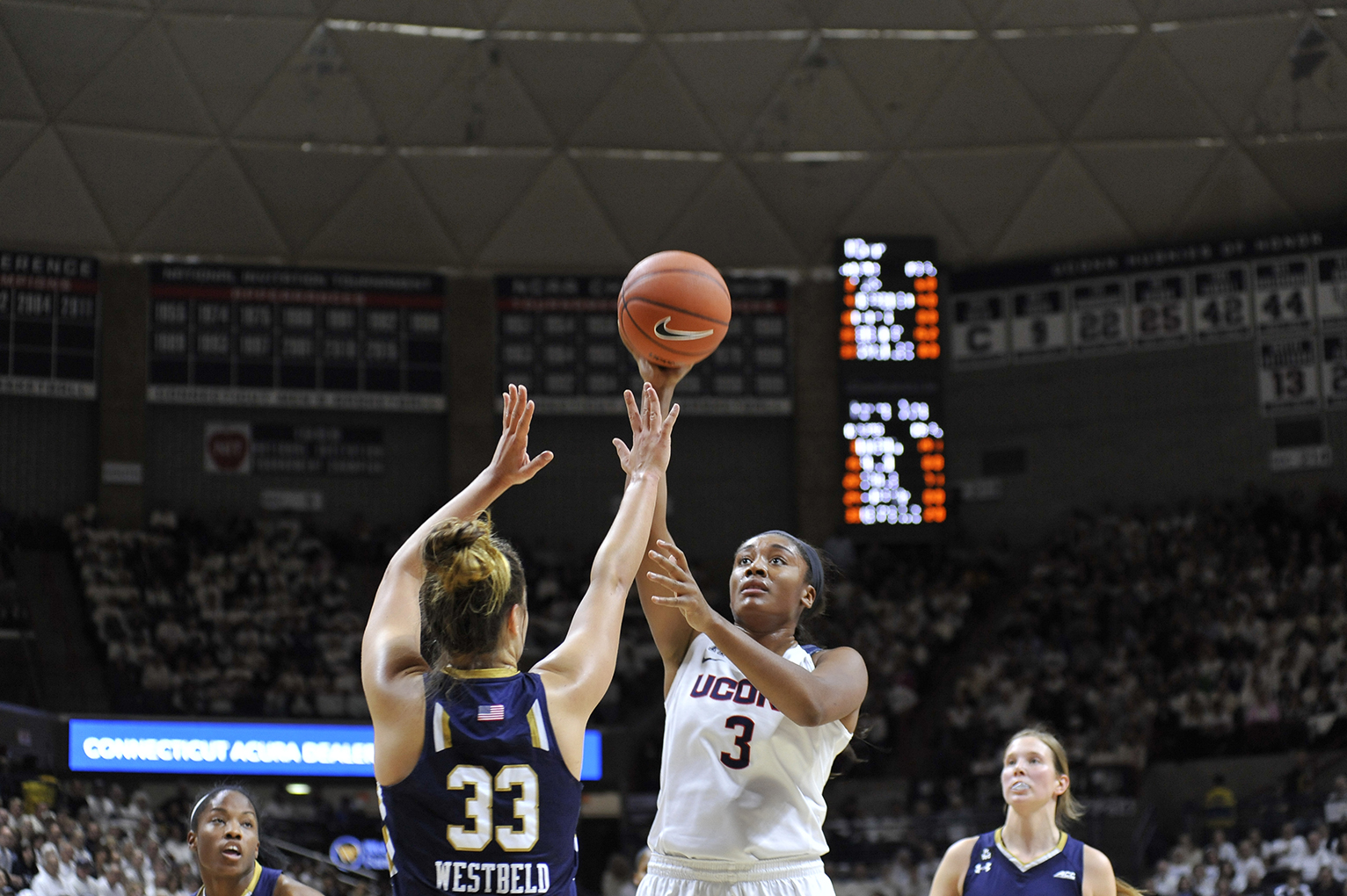 UConn redshirt junior forward Morgan Tuck goes up for a layup during the Huskies game against Notre Dame at the XL Center in Hartford, Connecticut on Saturday, Dec. 5, 2015. (Jason Jiang/The Daily Campus)