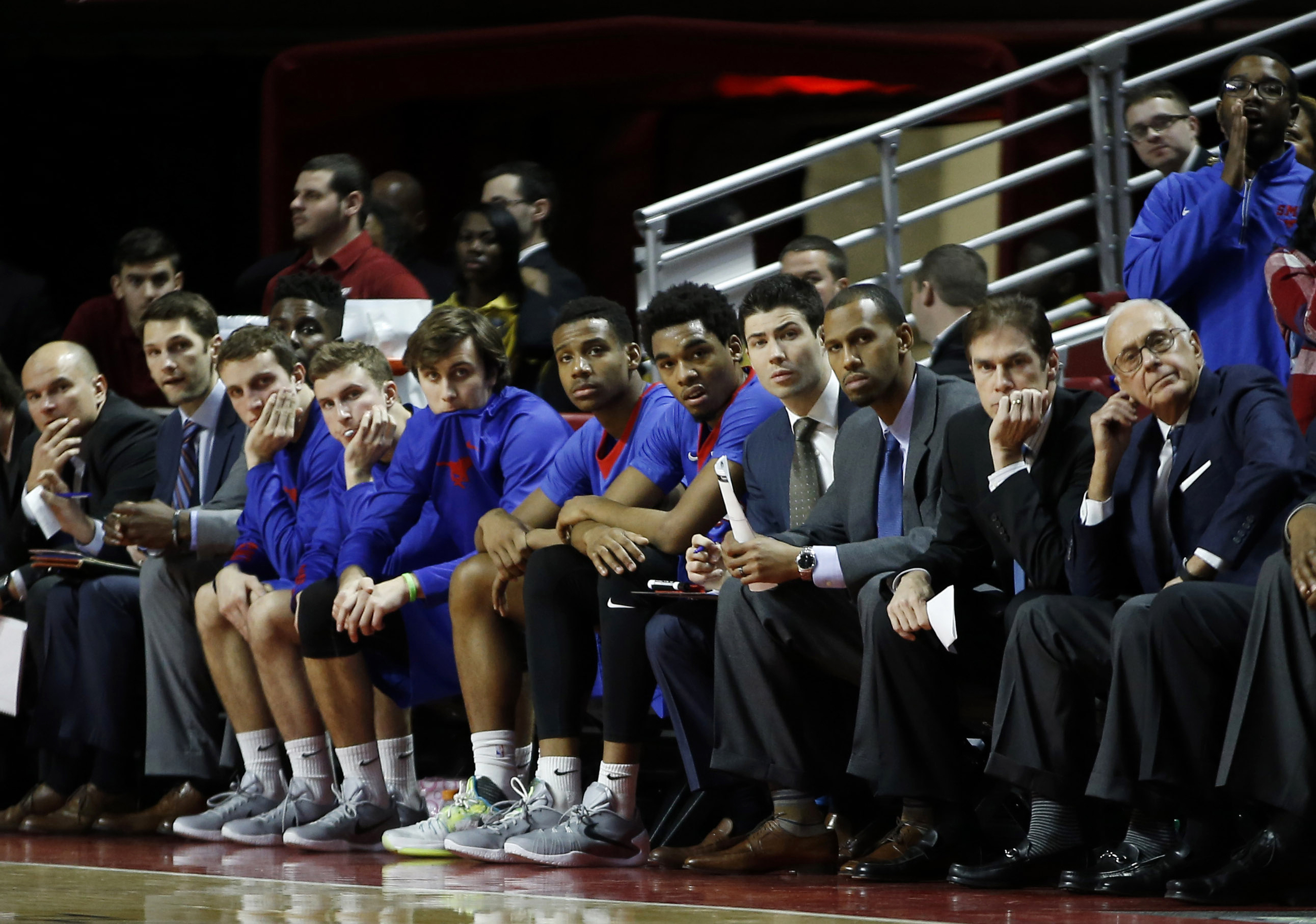 SMU players and coaches watch from the bench during the final minutes of an NCAA college basketball game against Temple, Sunday, Jan. 24, 2016, in Philadelphia. Temple won 89-80. (Matt Slocum/AP)