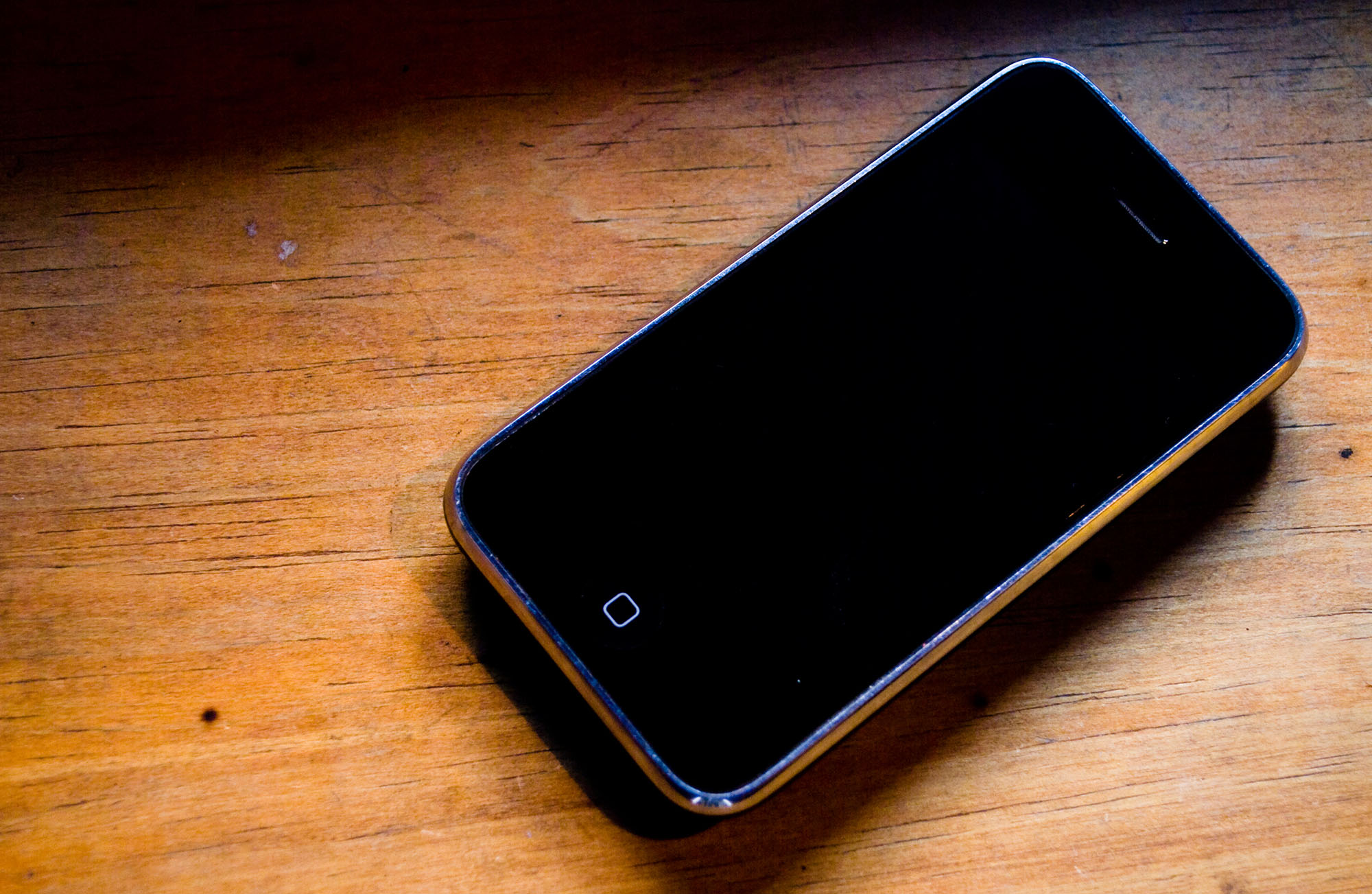 Smartphone batteries contain cobalt as a key ingredient. (Pablo Romeo/Flickr Creative Commons)