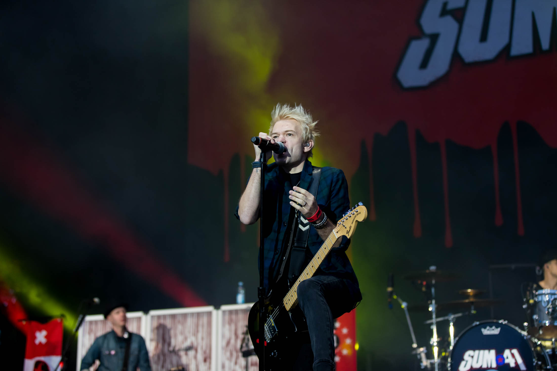 Sum 41 front-man and lead singer Deryck Whibley interacts with the crowd during a performance in Germany on August 11, 2016. Sum 41's first album in five years "13 Voices" was released last week. (Sven Mandel/Wikimedia Creative Commons)
