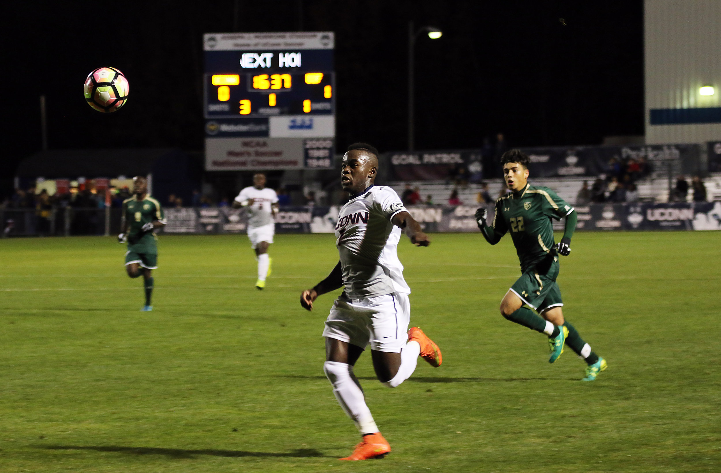 UConn senior midfielder Kwame Awuah (#7) races for the ball with USF freshman defender Jonathan Rosales (#22). The Huskies lost to the Bulls 1-0 in a game Saturday, Oct. 15, 2016, at Joseph J. Marrone Stadium. (Ruohan Li/The Daily Campus)