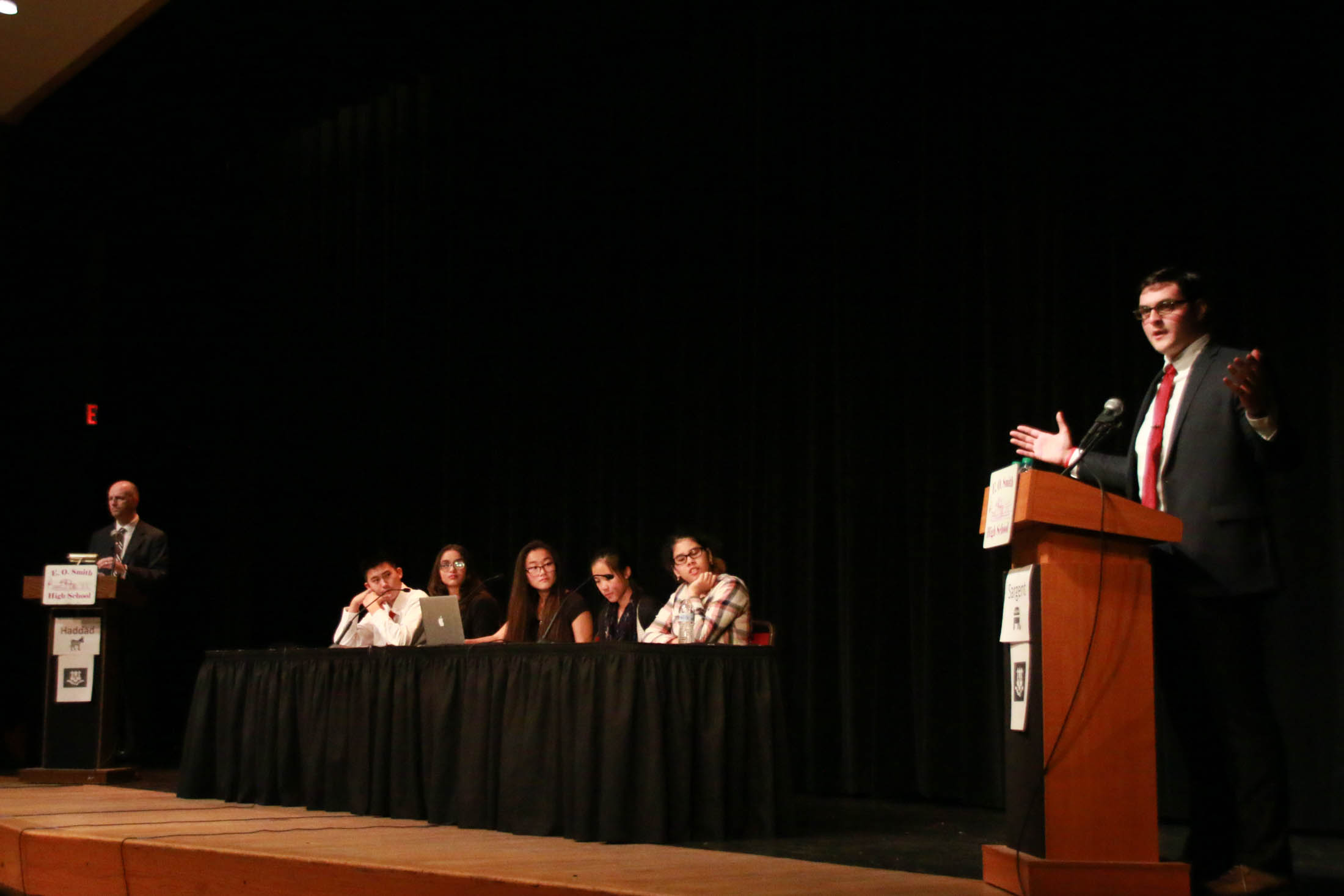 Mansfield Town Council member Mark Sargent debates incumbent Mansfield State Representative Greg Haddad at E.O. Smith High School on Wednesday, Oct. 27, 2016. Topics in the debate included fiscal policy and gun control. (Yuwei Zhao/The Daily Campus)