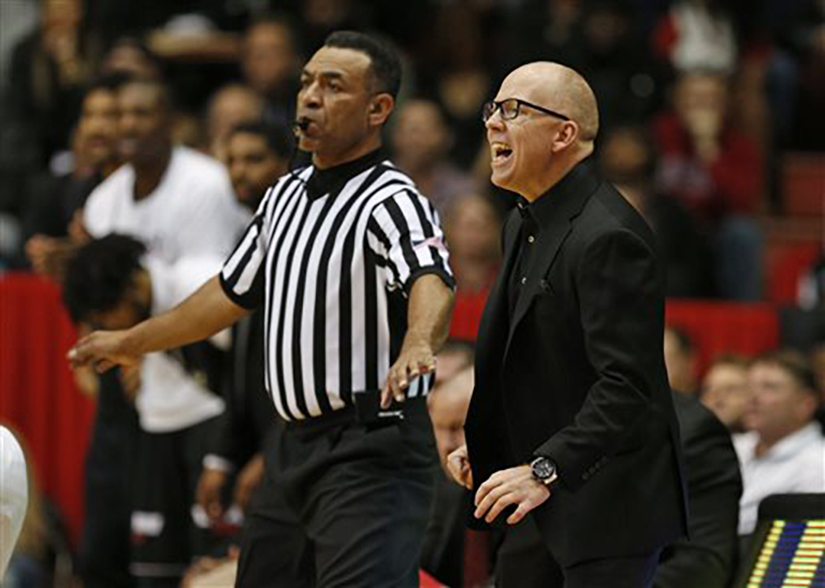 Cincinnati head coach Mick Cronin, right, shouts instructions to his team during the first half of an NCAA college basketball game against Memphis, Thursday, Jan. 21, 2016, in Cincinnati. (AP Photo/Gary Landers)