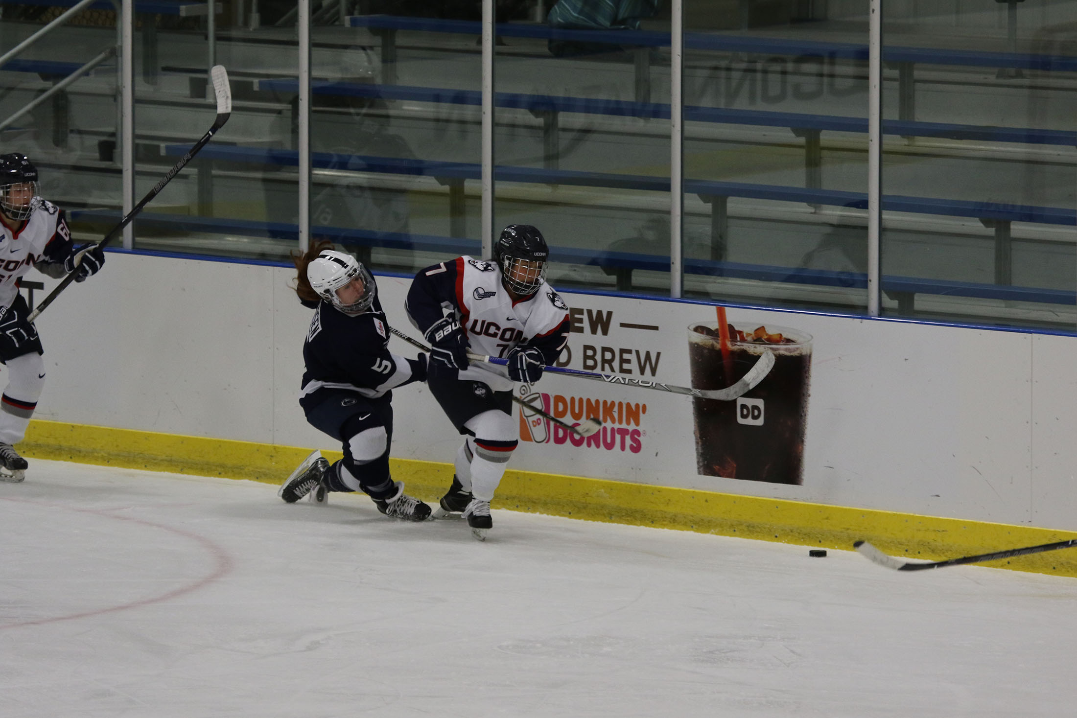 UConn women's hockey completed the first half of the season this weekend. Huskies are 9-6-3 and 4-3-1 against their Hockey East opponents. (Ruohan Li/The Daily Campus) 